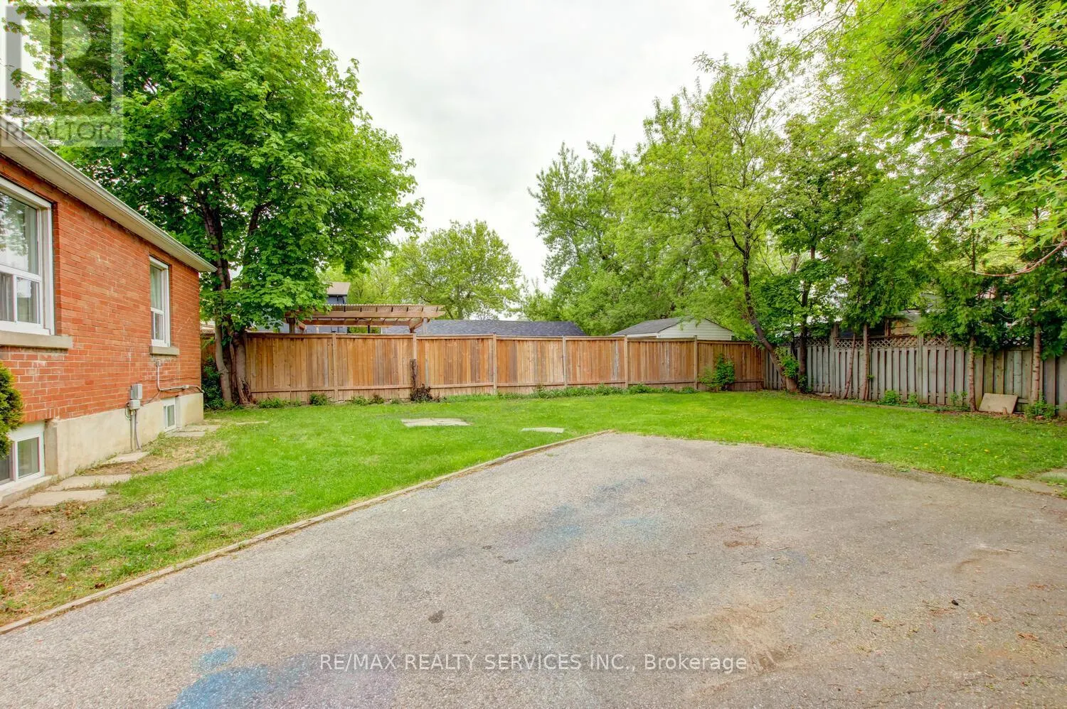 29 WOODWARD AVENUE
