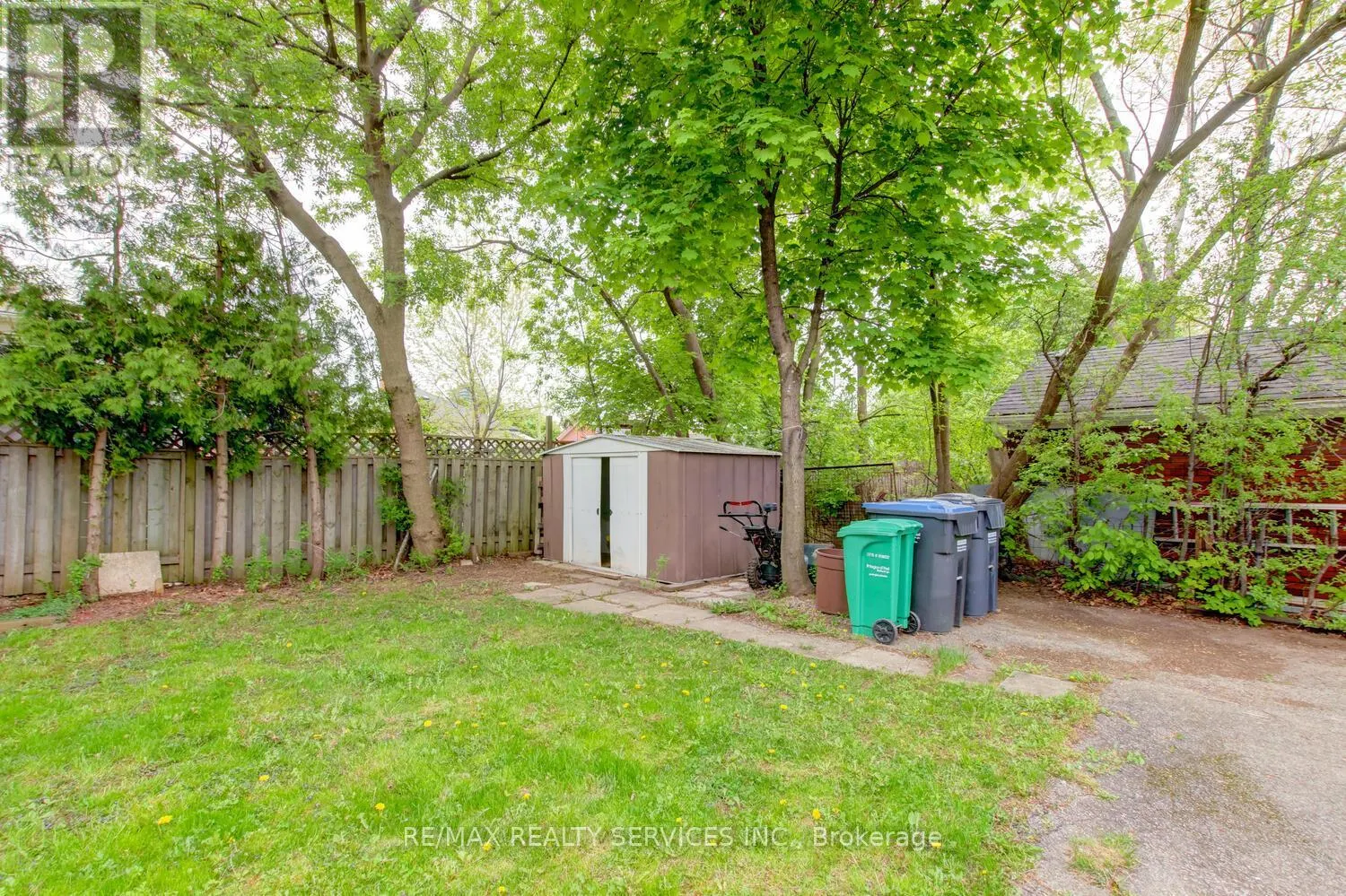 29 WOODWARD AVENUE