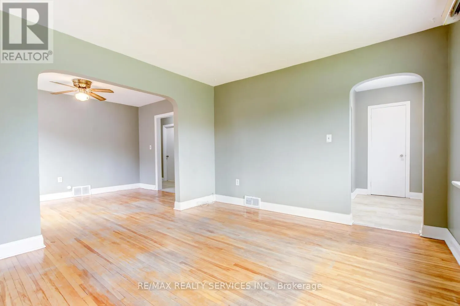 29 WOODWARD AVENUE