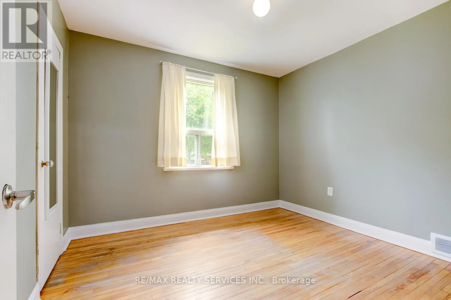 29 WOODWARD AVENUE