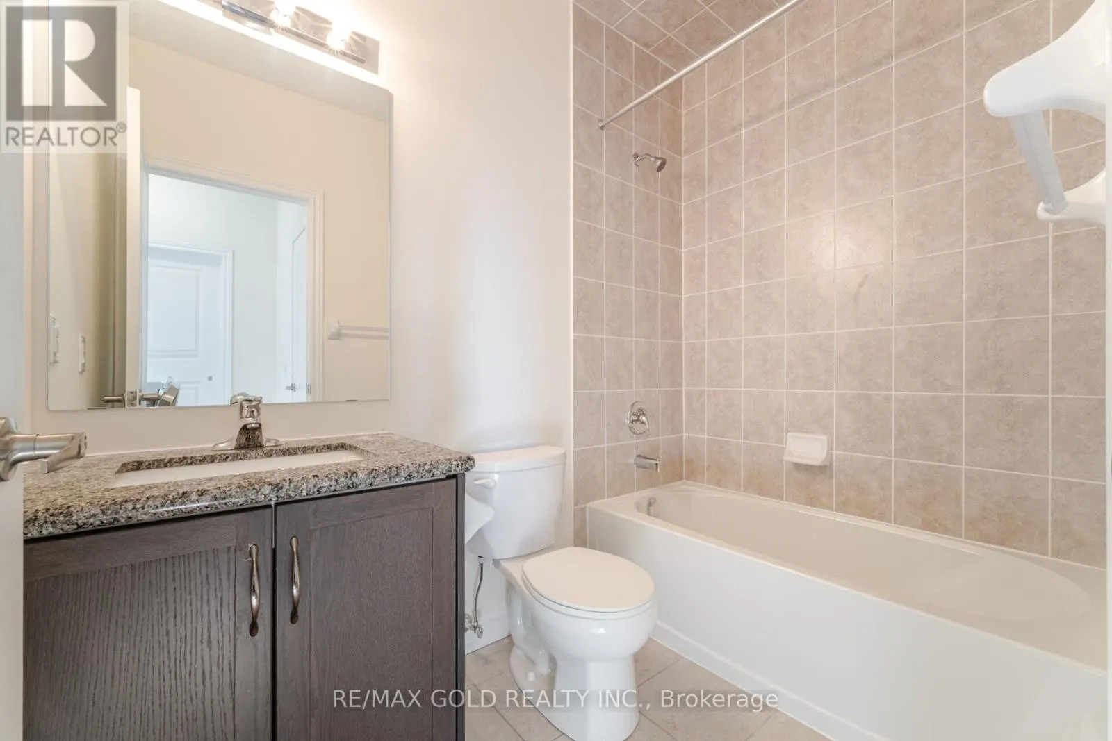 313 - 10 HALLIFORD PLACE