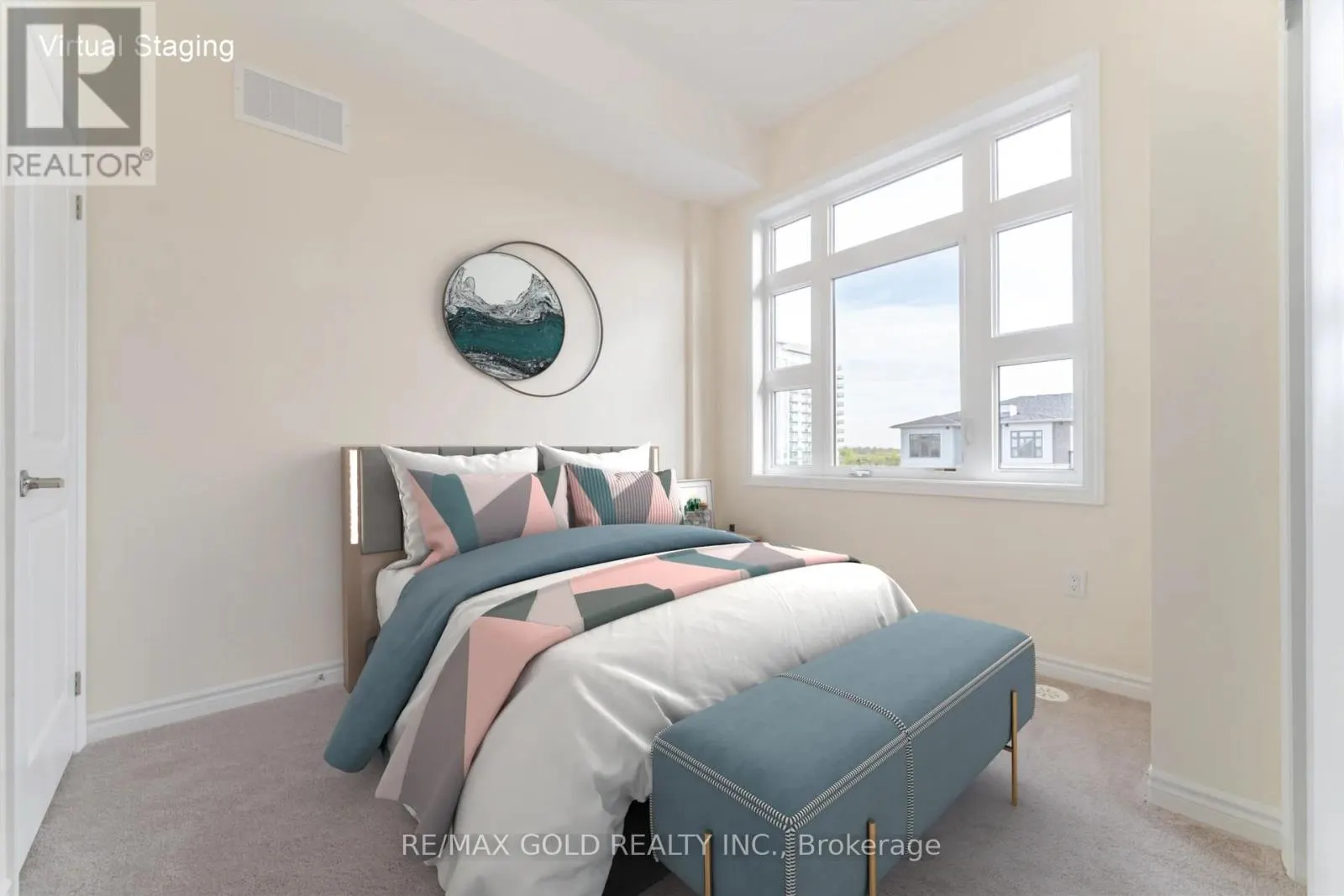 313 - 10 HALLIFORD PLACE