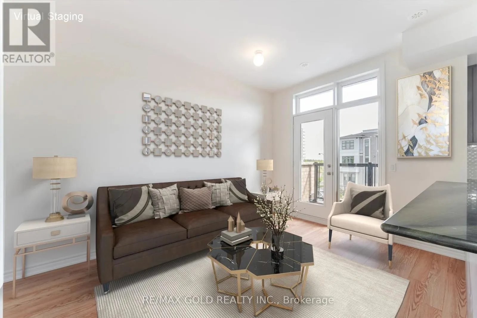313 - 10 HALLIFORD PLACE