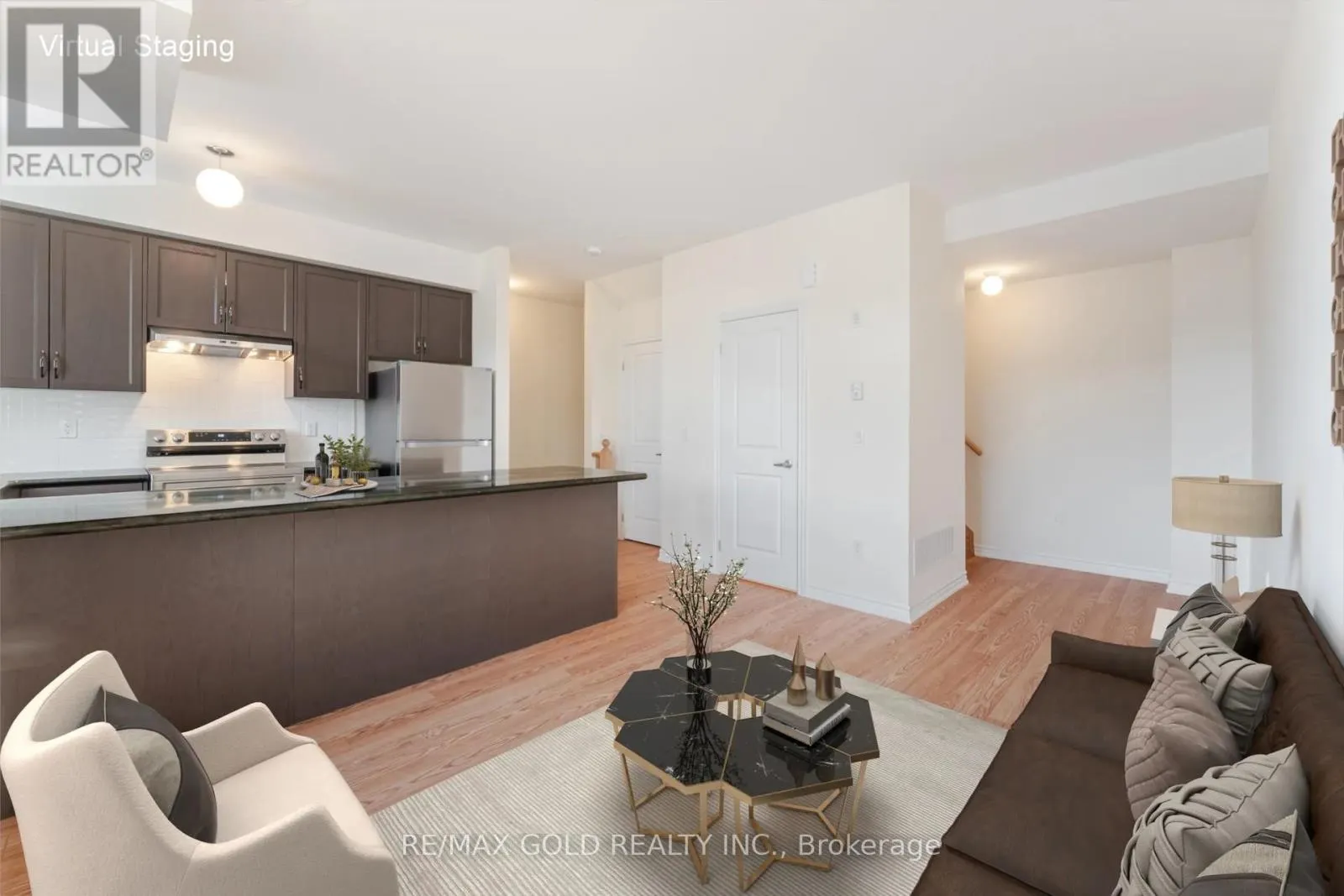 313 - 10 HALLIFORD PLACE