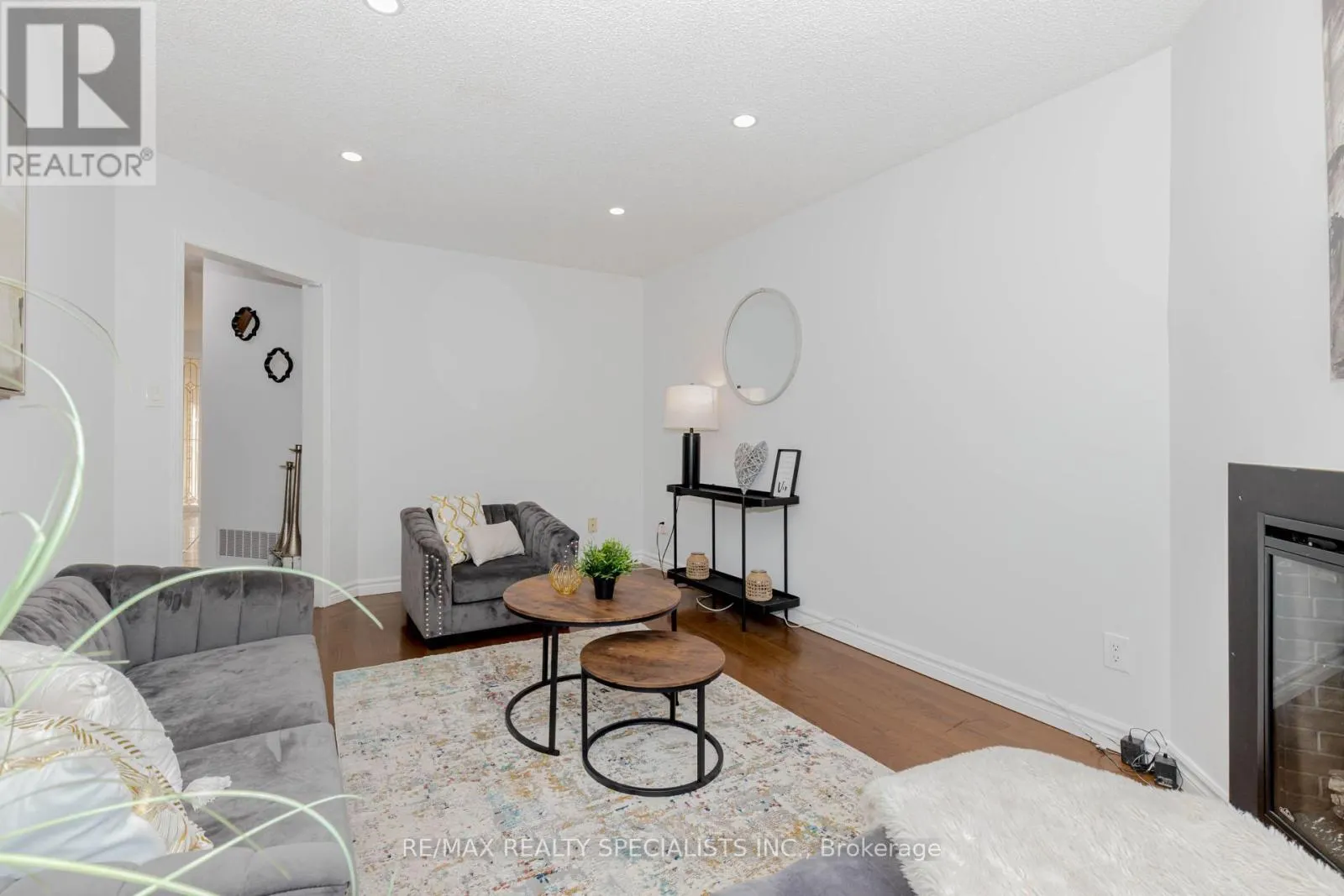 5989 AQUARIUS COURT