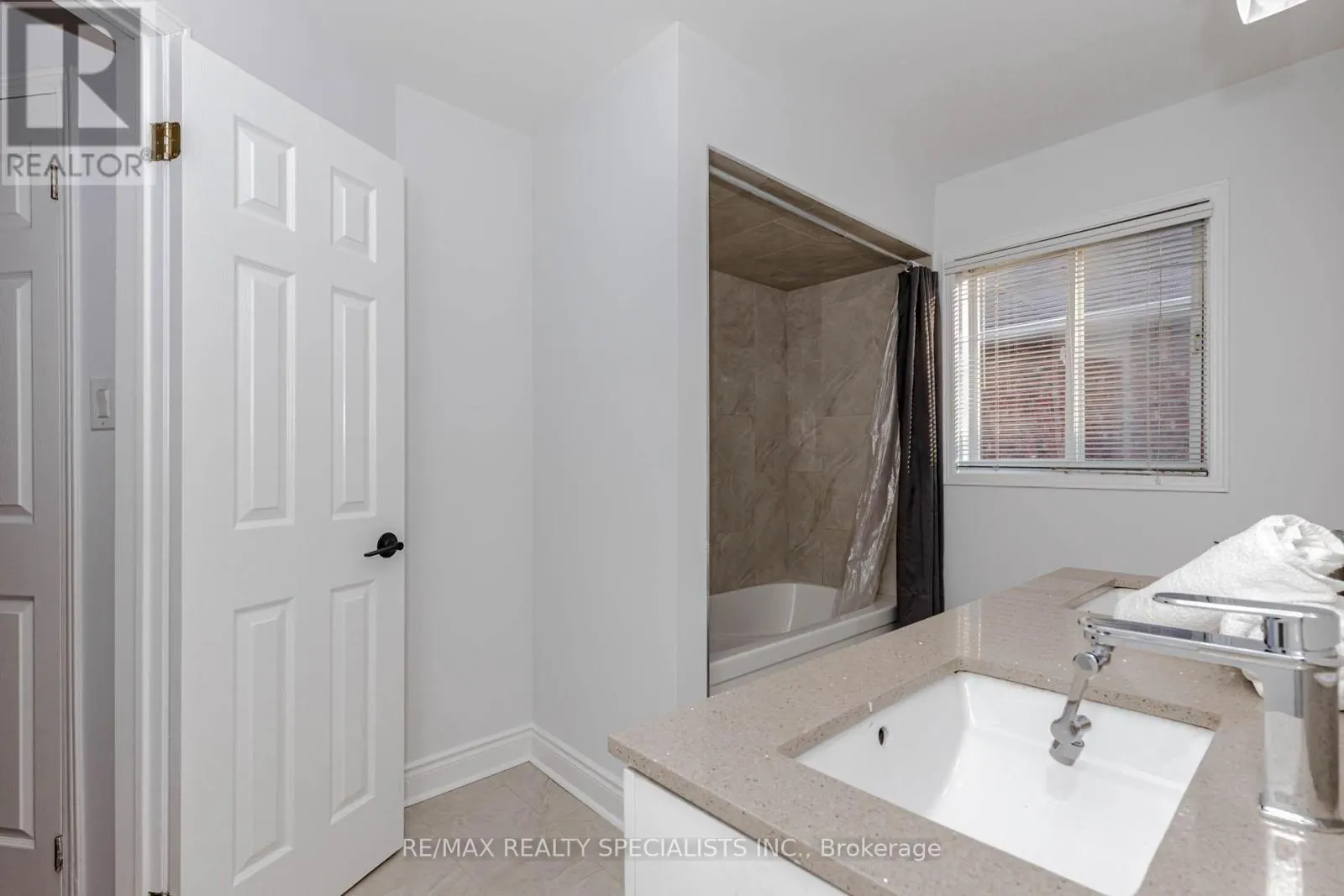 5989 AQUARIUS COURT
