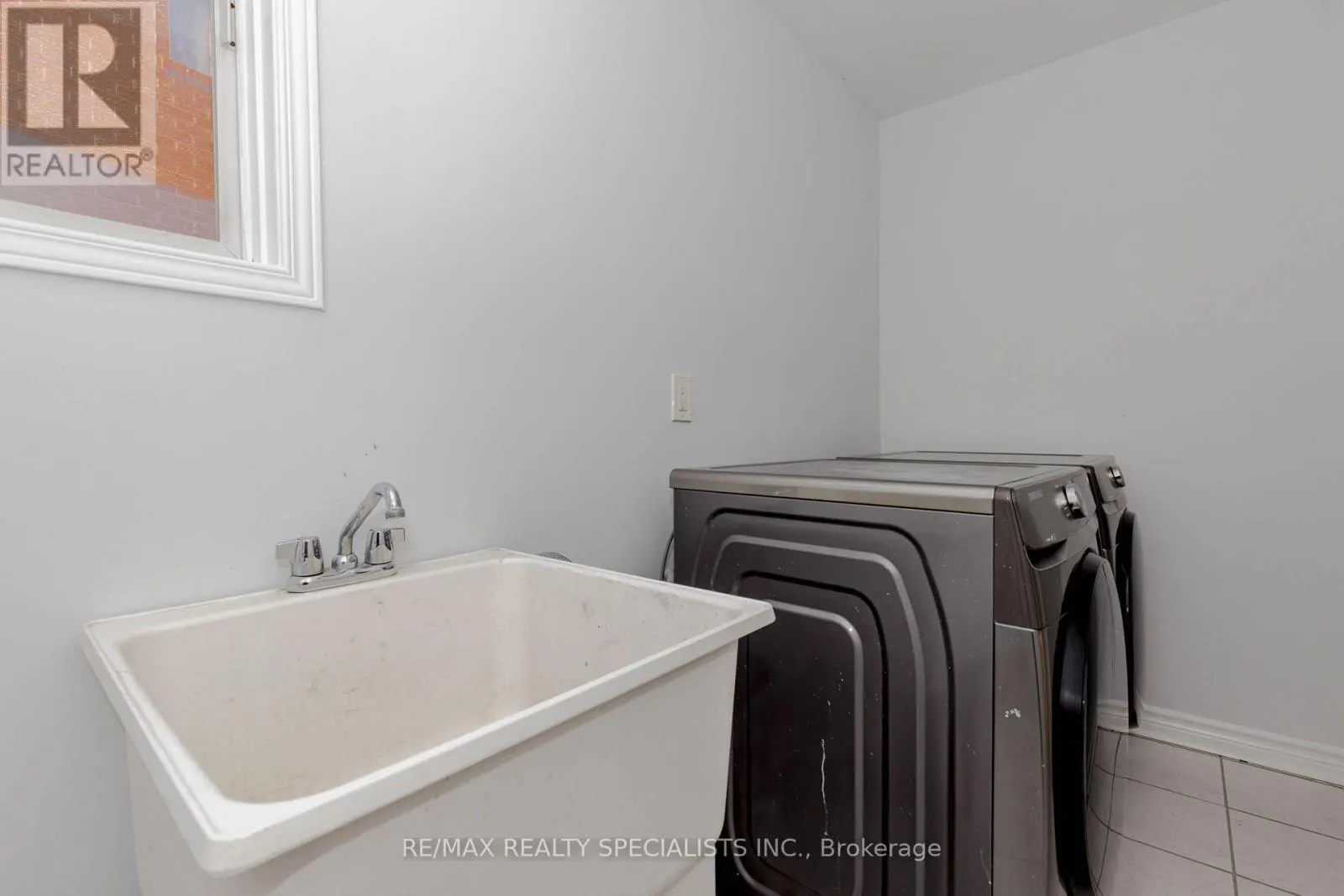 5989 AQUARIUS COURT