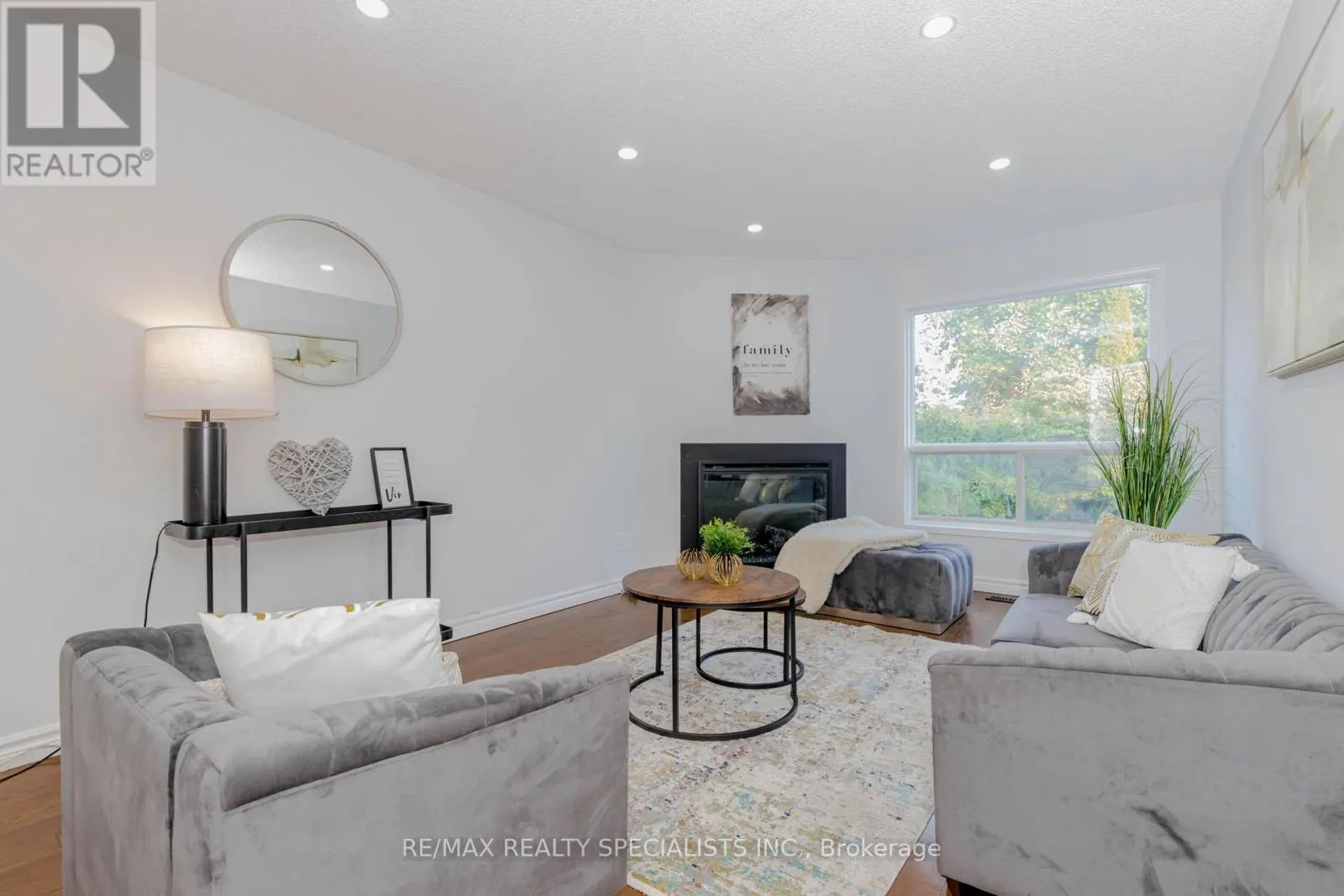 5989 AQUARIUS COURT