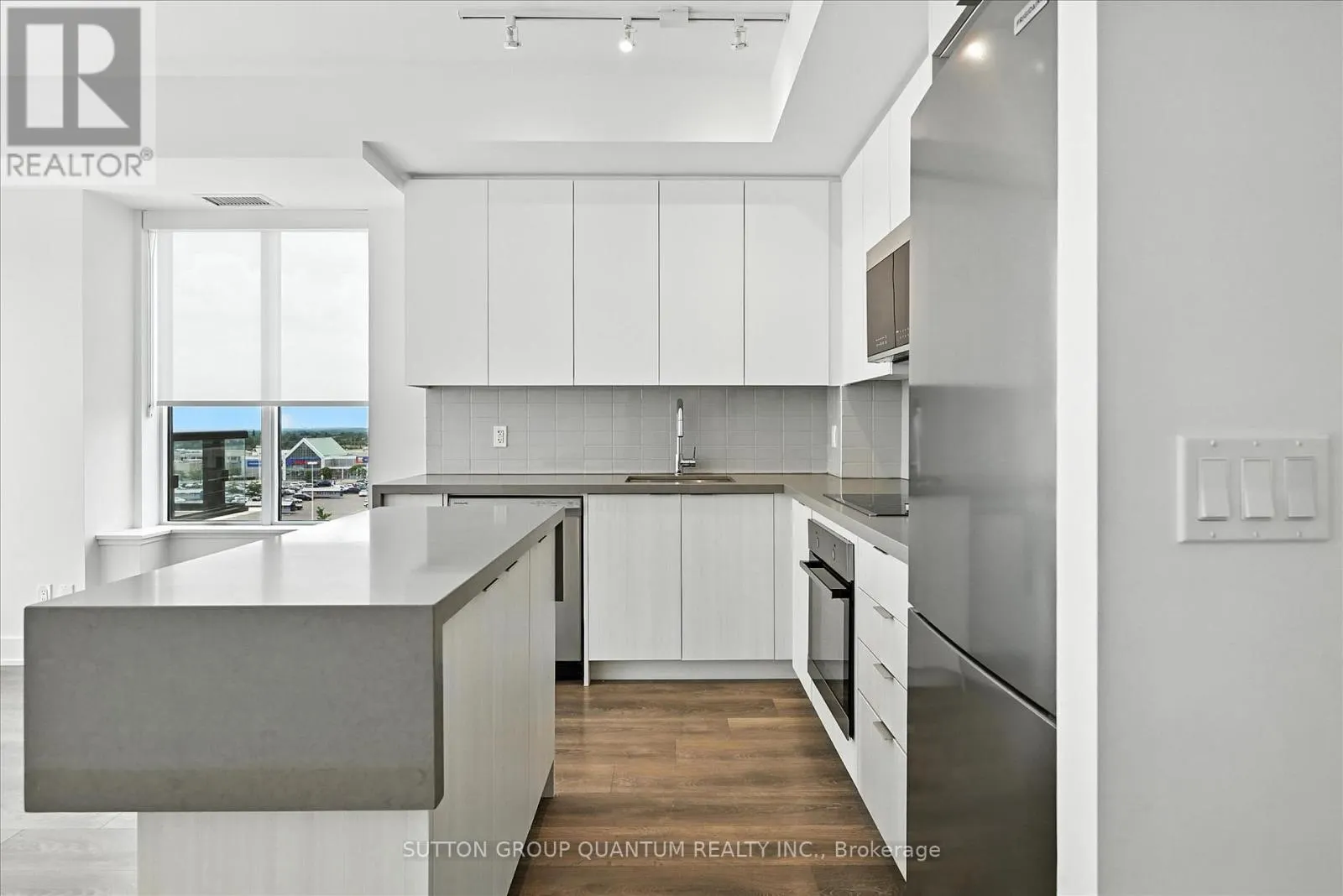 611 - 2489 TAUNTON ROAD