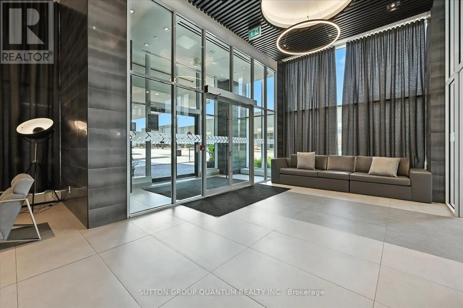 611 - 2489 TAUNTON ROAD