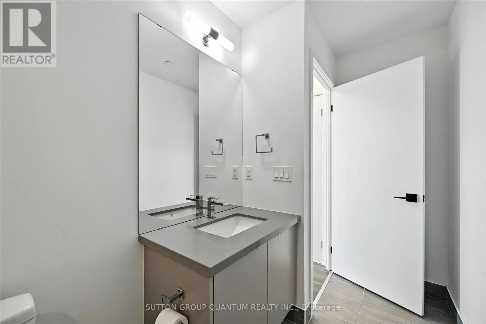 611 - 2489 TAUNTON ROAD