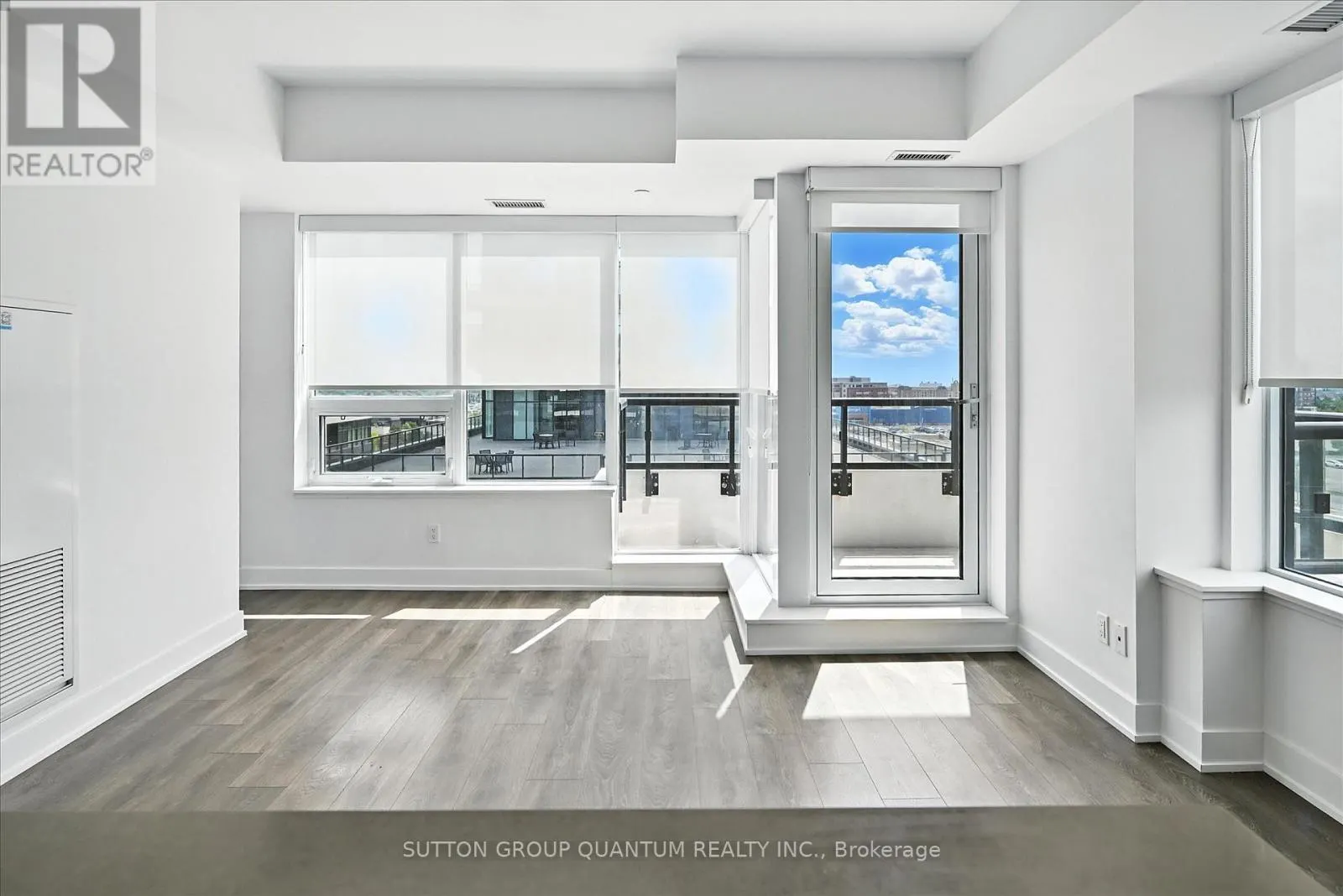 611 - 2489 TAUNTON ROAD