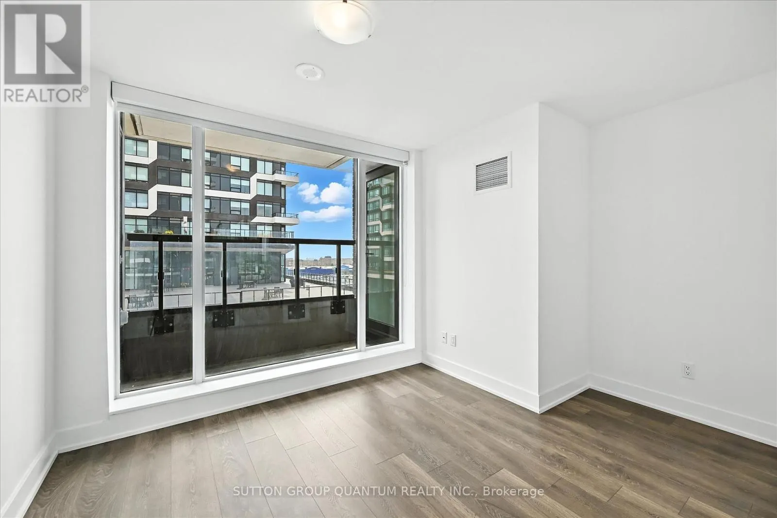 611 - 2489 TAUNTON ROAD