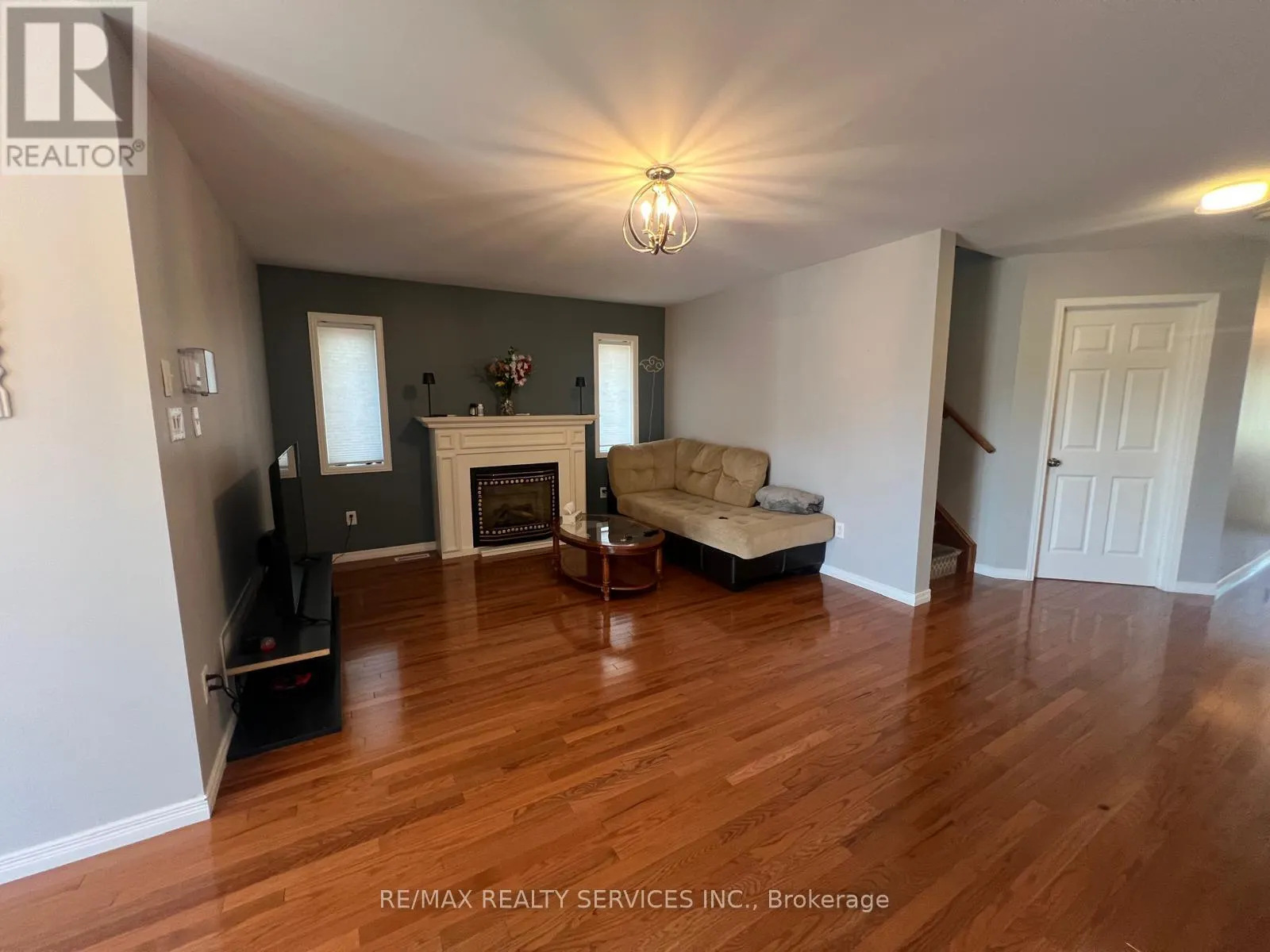 26 MOSSGROVE CRESCENT