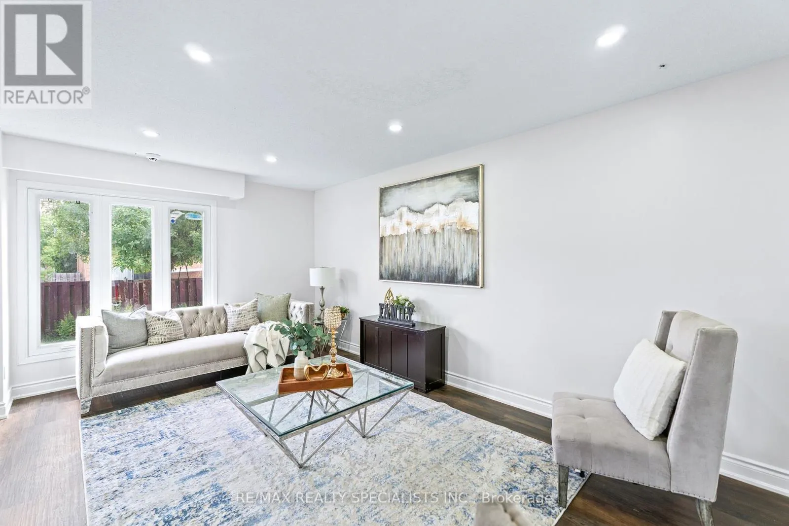 75 WINTERFOLD DRIVE