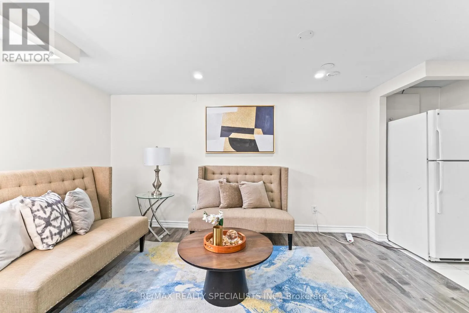 75 WINTERFOLD DRIVE