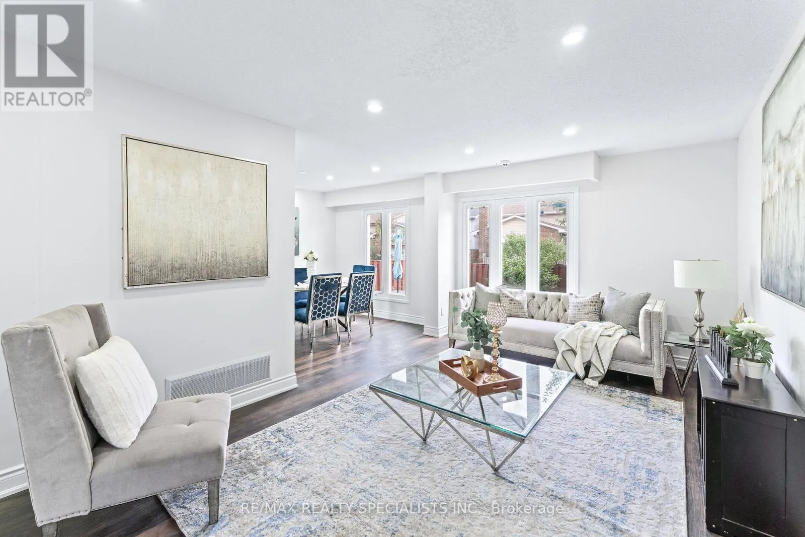 75 WINTERFOLD DRIVE