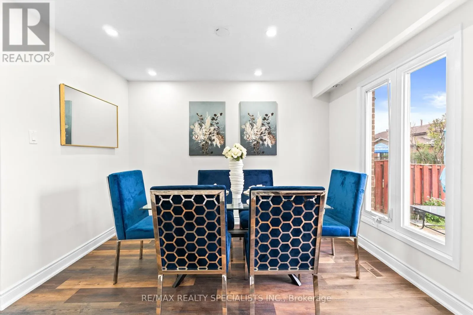 75 WINTERFOLD DRIVE