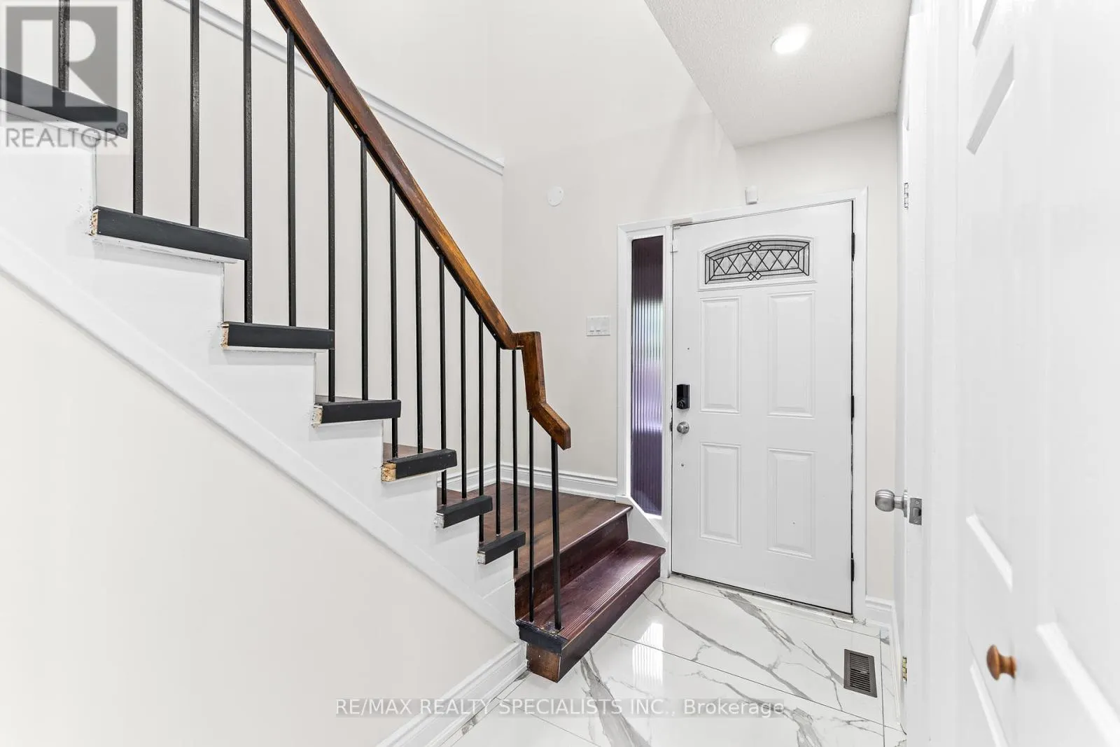 75 WINTERFOLD DRIVE