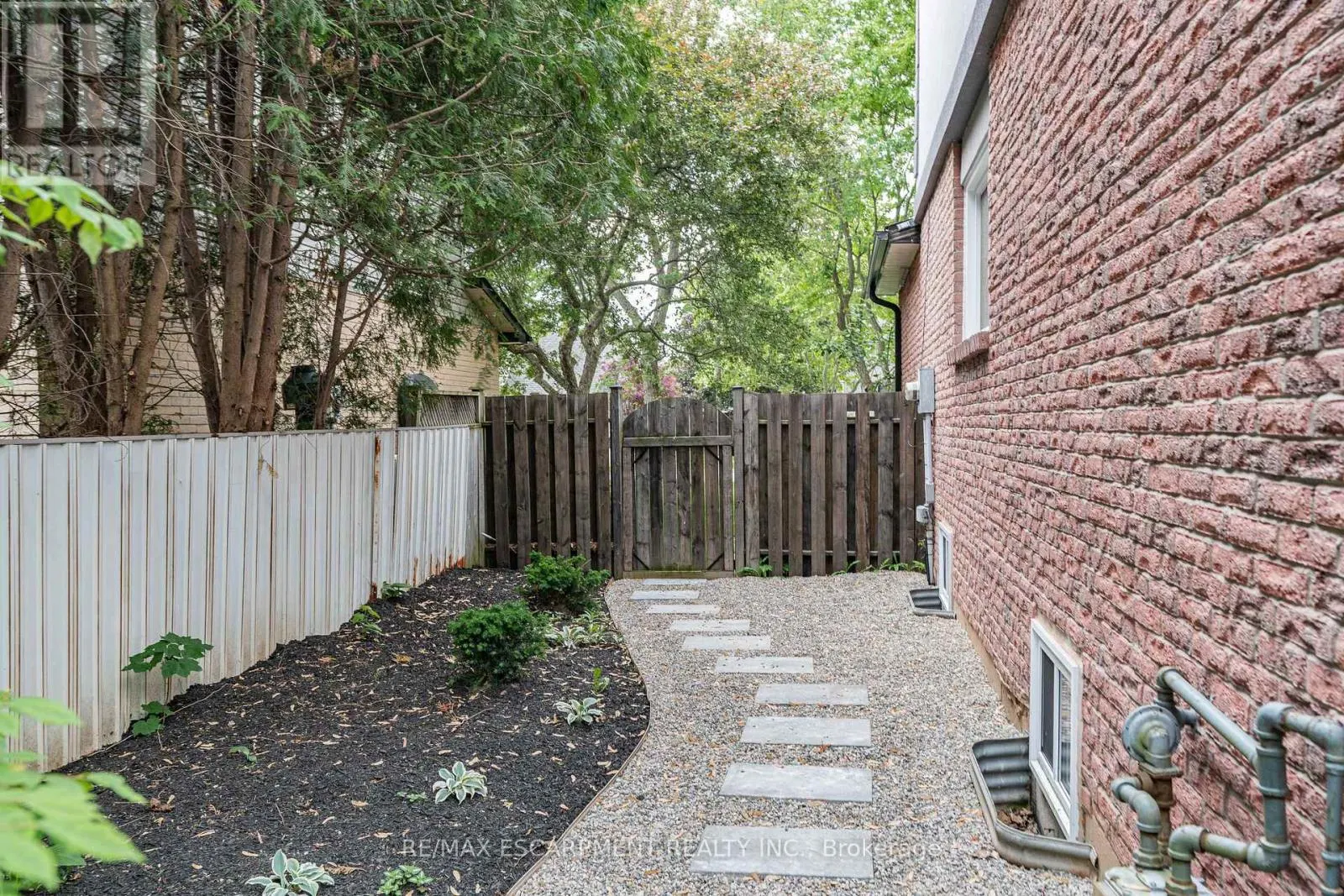 2159 BELGRAVE COURT