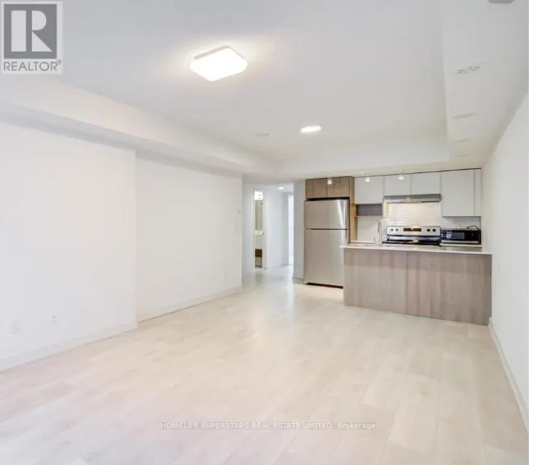 412 - 1411 COOKE BOULEVARD