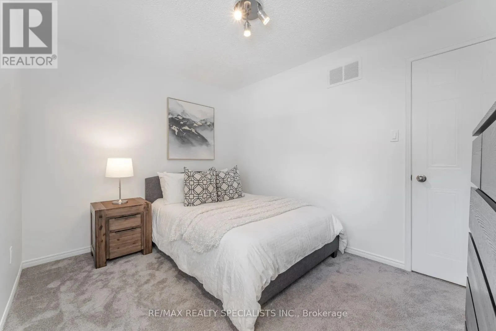 15 VALEWOOD DRIVE