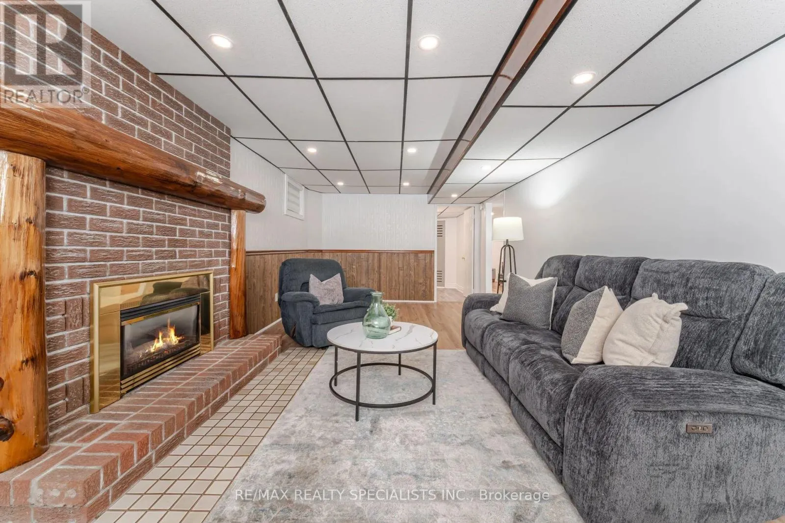 15 VALEWOOD DRIVE