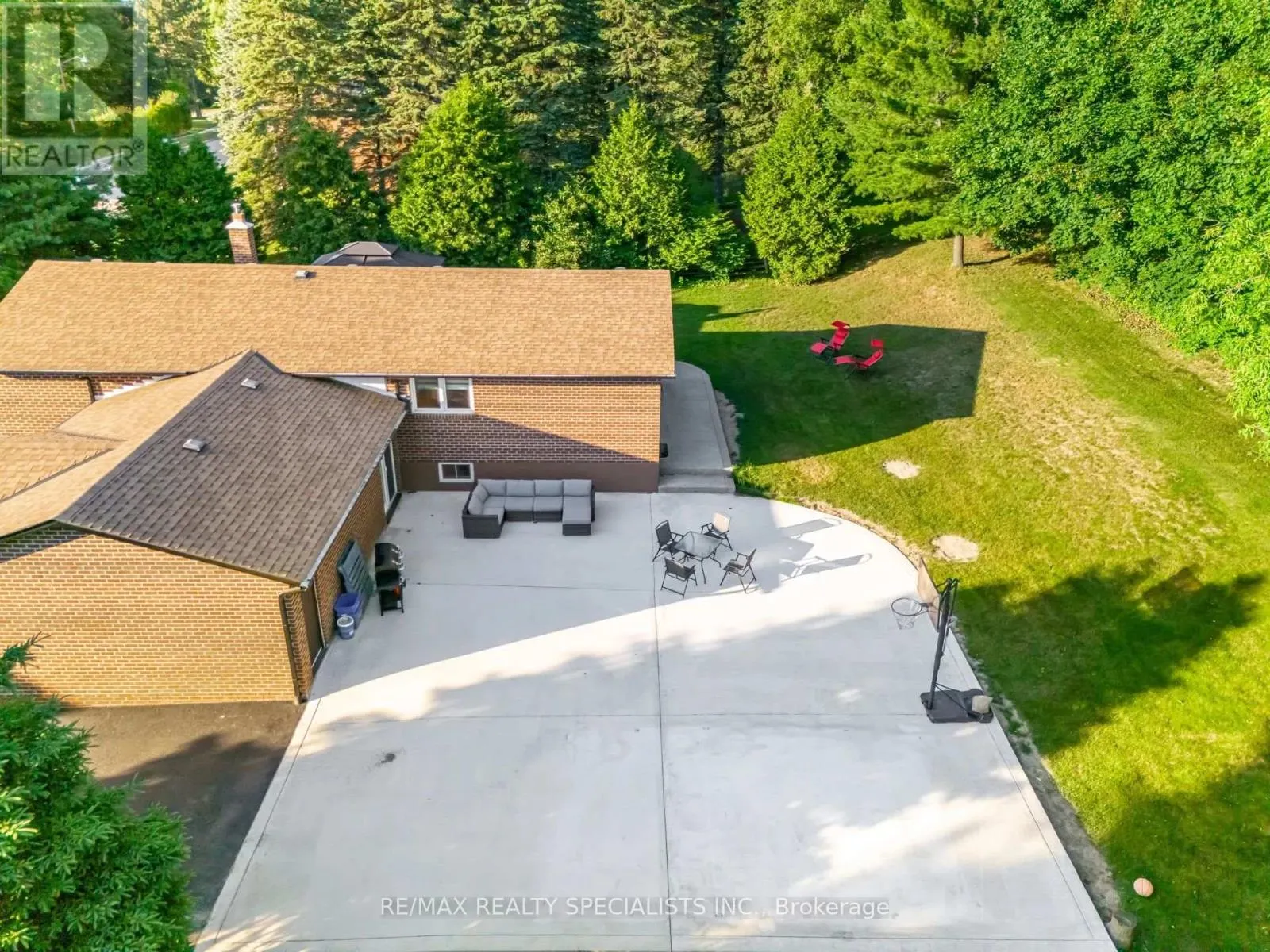 15 VALEWOOD DRIVE