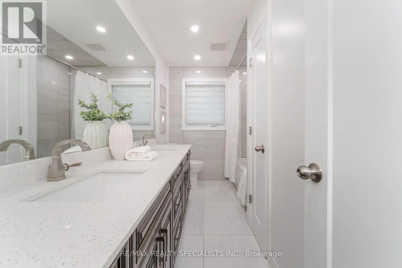 15 VALEWOOD DRIVE