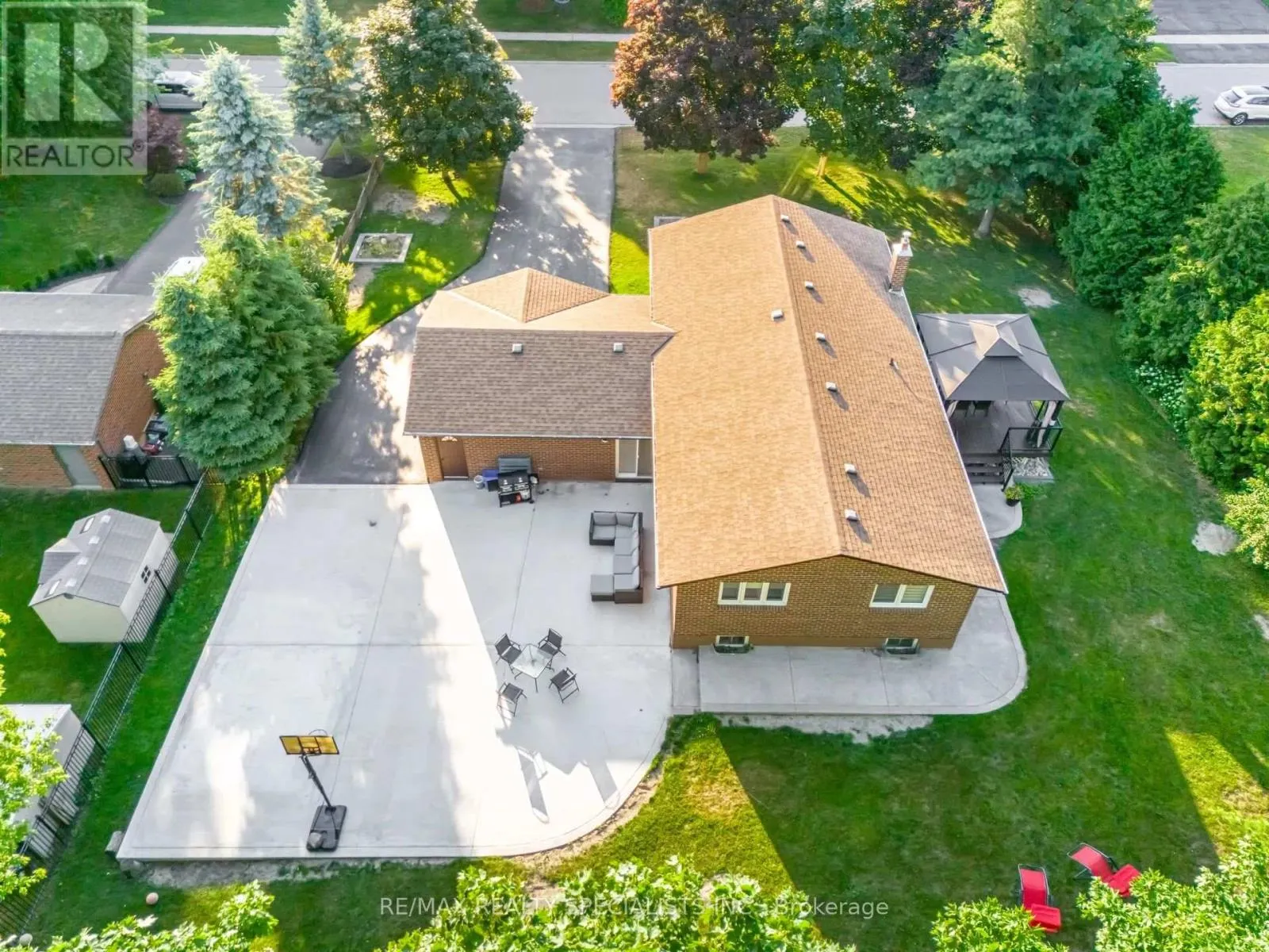 15 VALEWOOD DRIVE