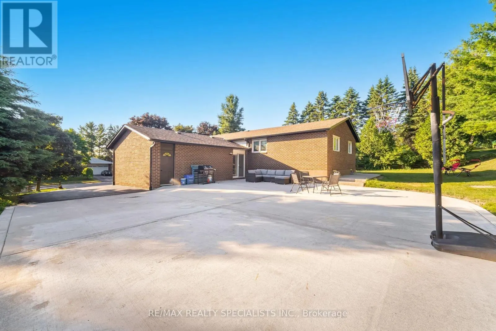 15 VALEWOOD DRIVE