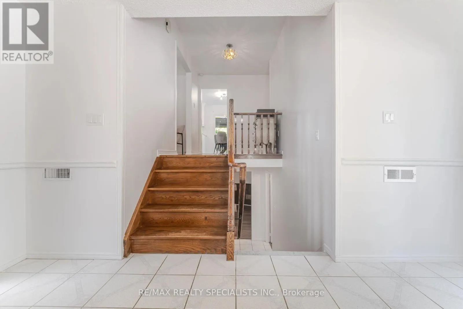 15 VALEWOOD DRIVE