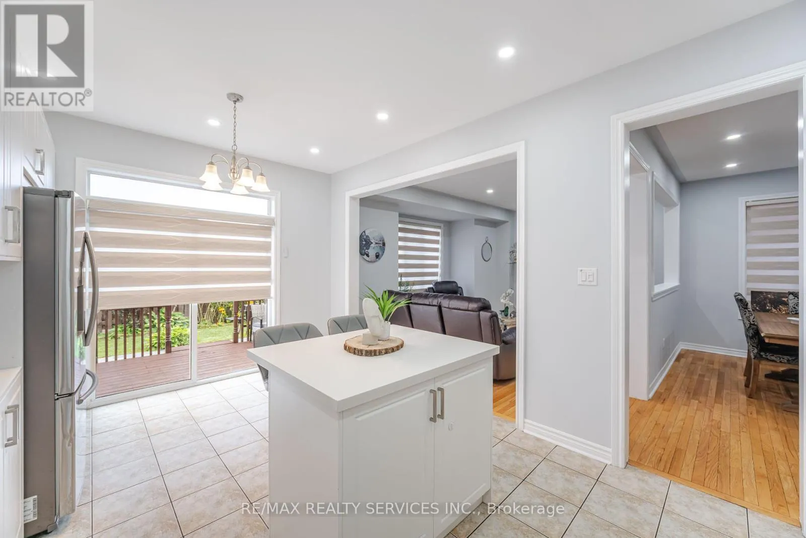 27 HARDGATE CRESCENT