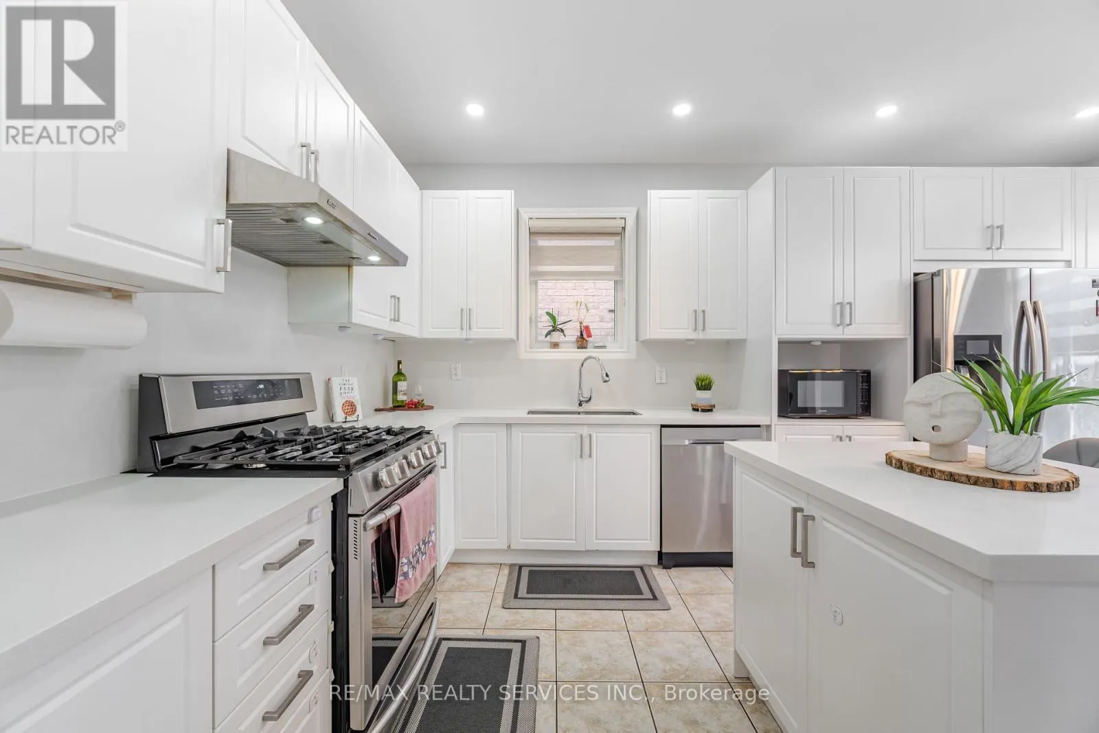 27 HARDGATE CRESCENT