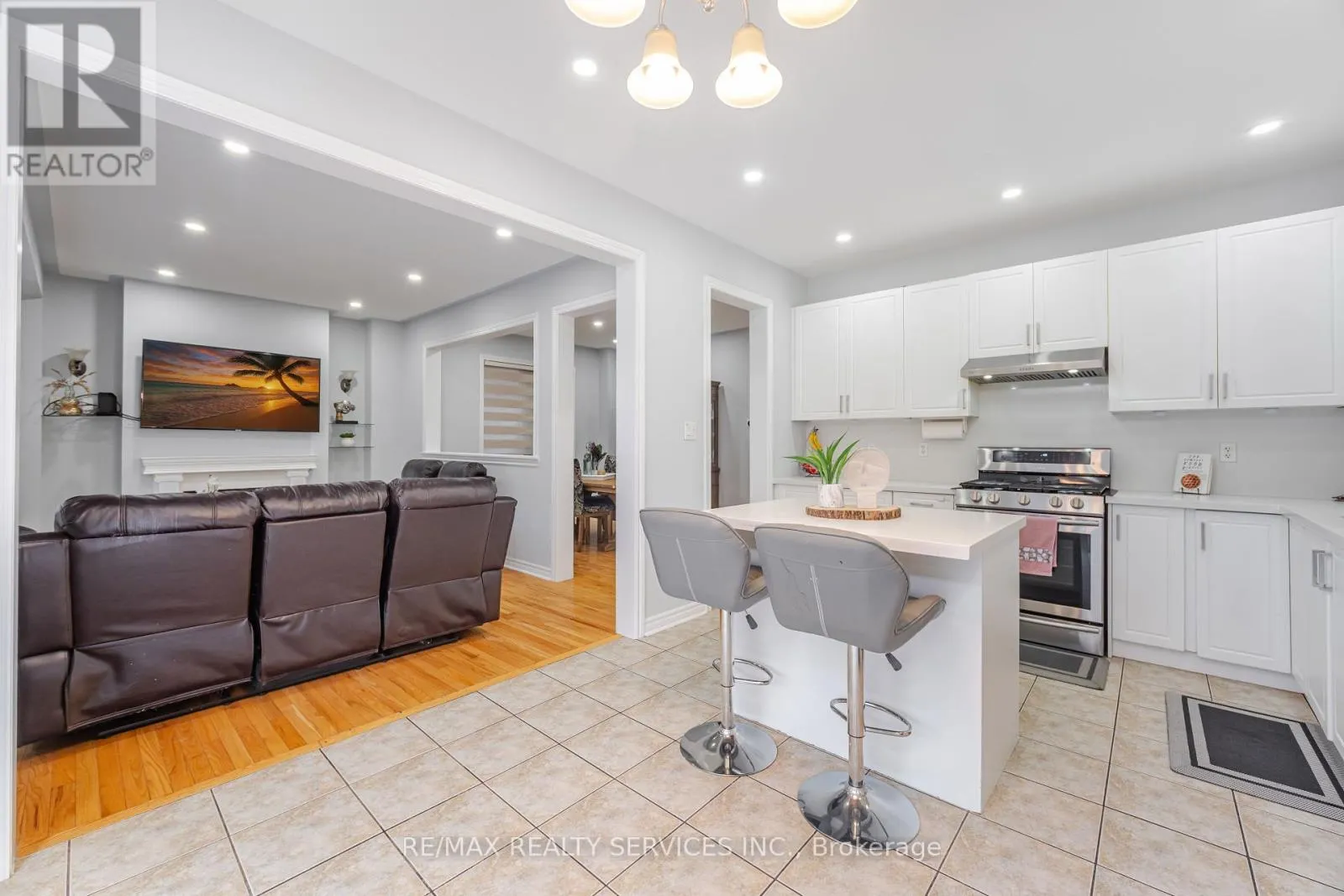 27 HARDGATE CRESCENT