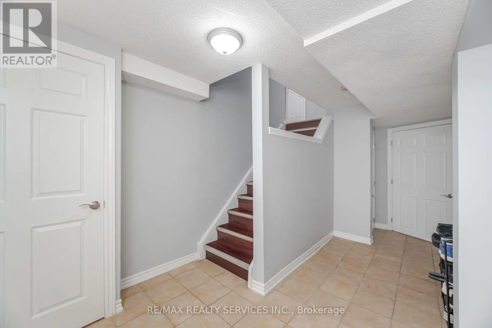 27 HARDGATE CRESCENT