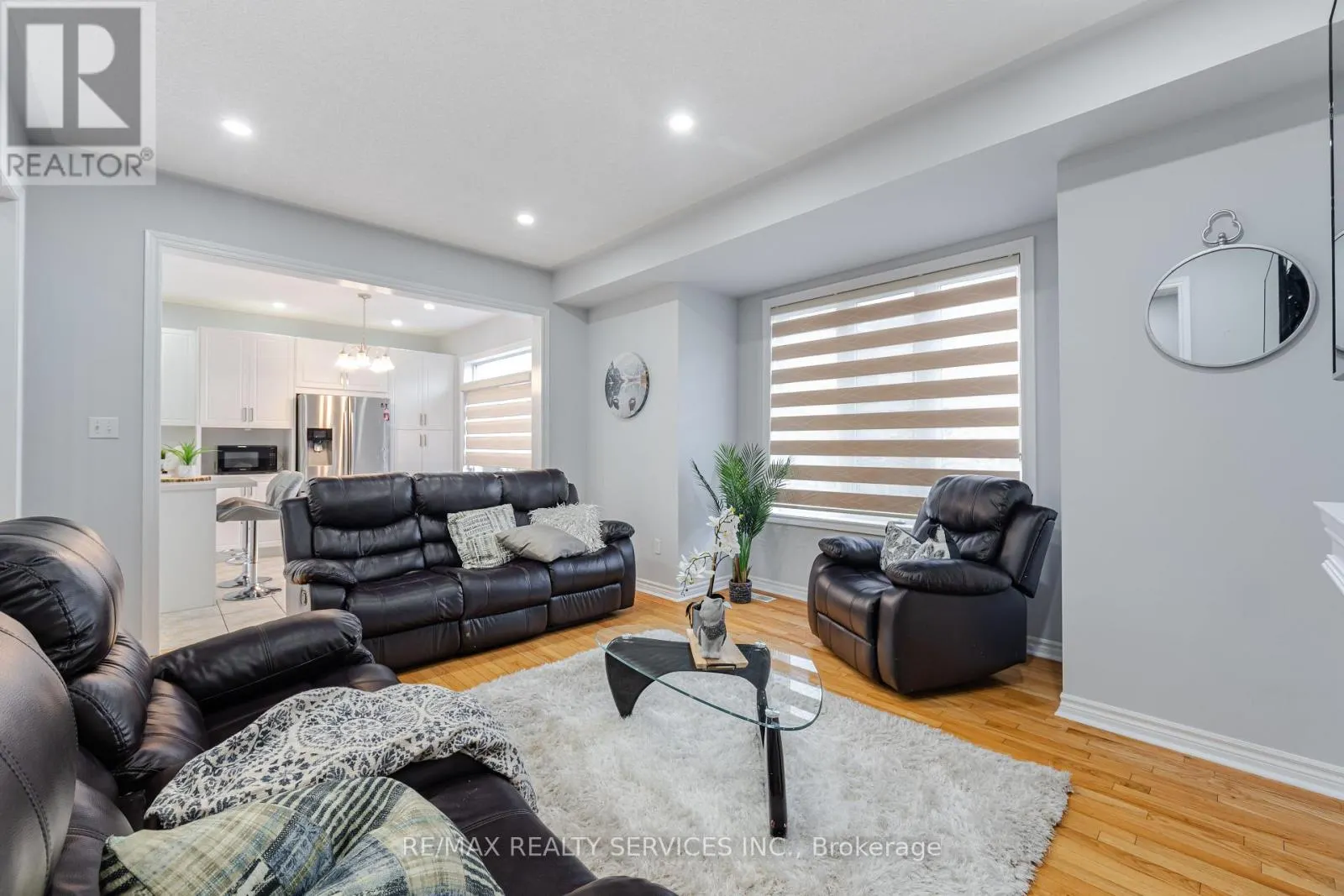 27 HARDGATE CRESCENT