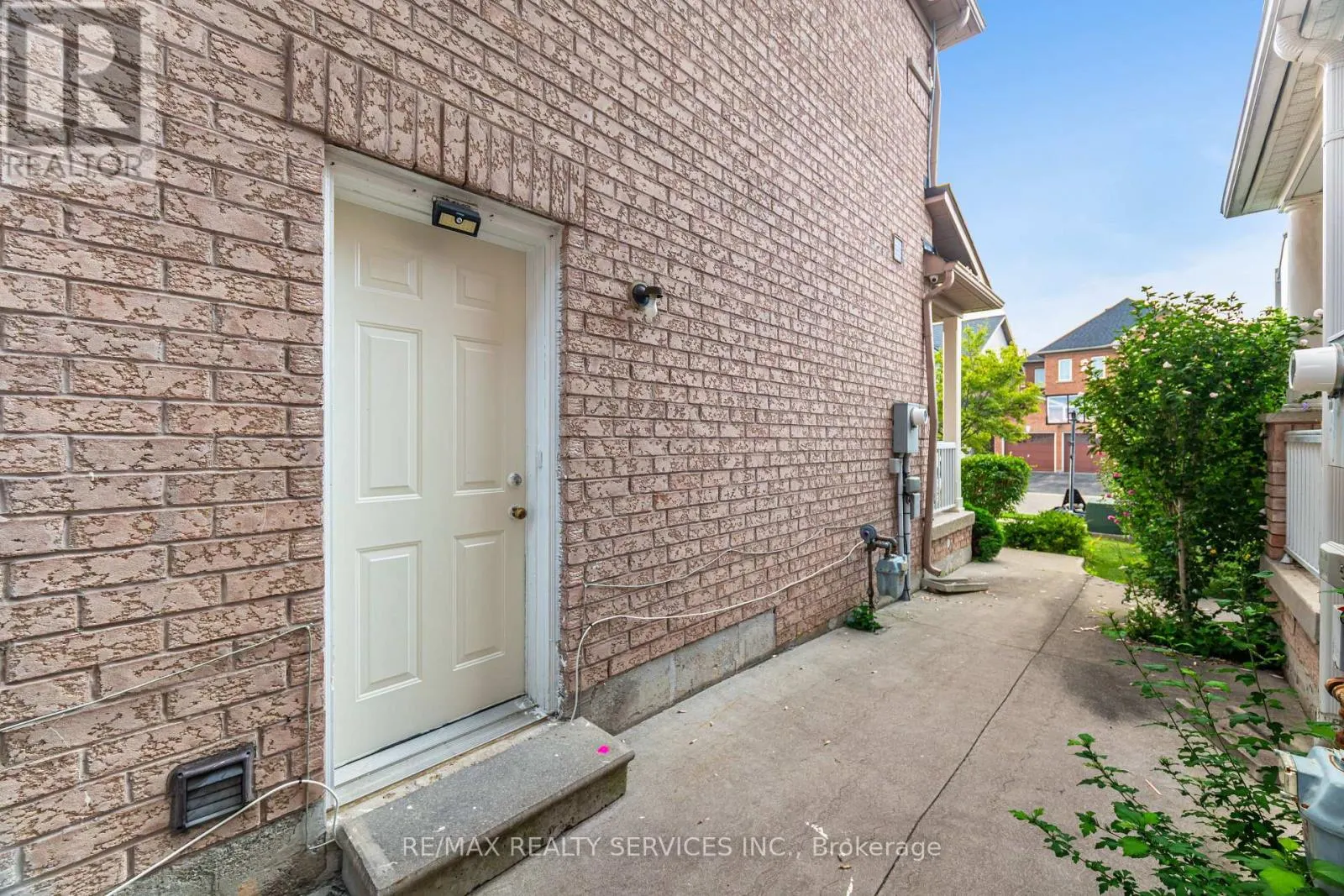 27 HARDGATE CRESCENT