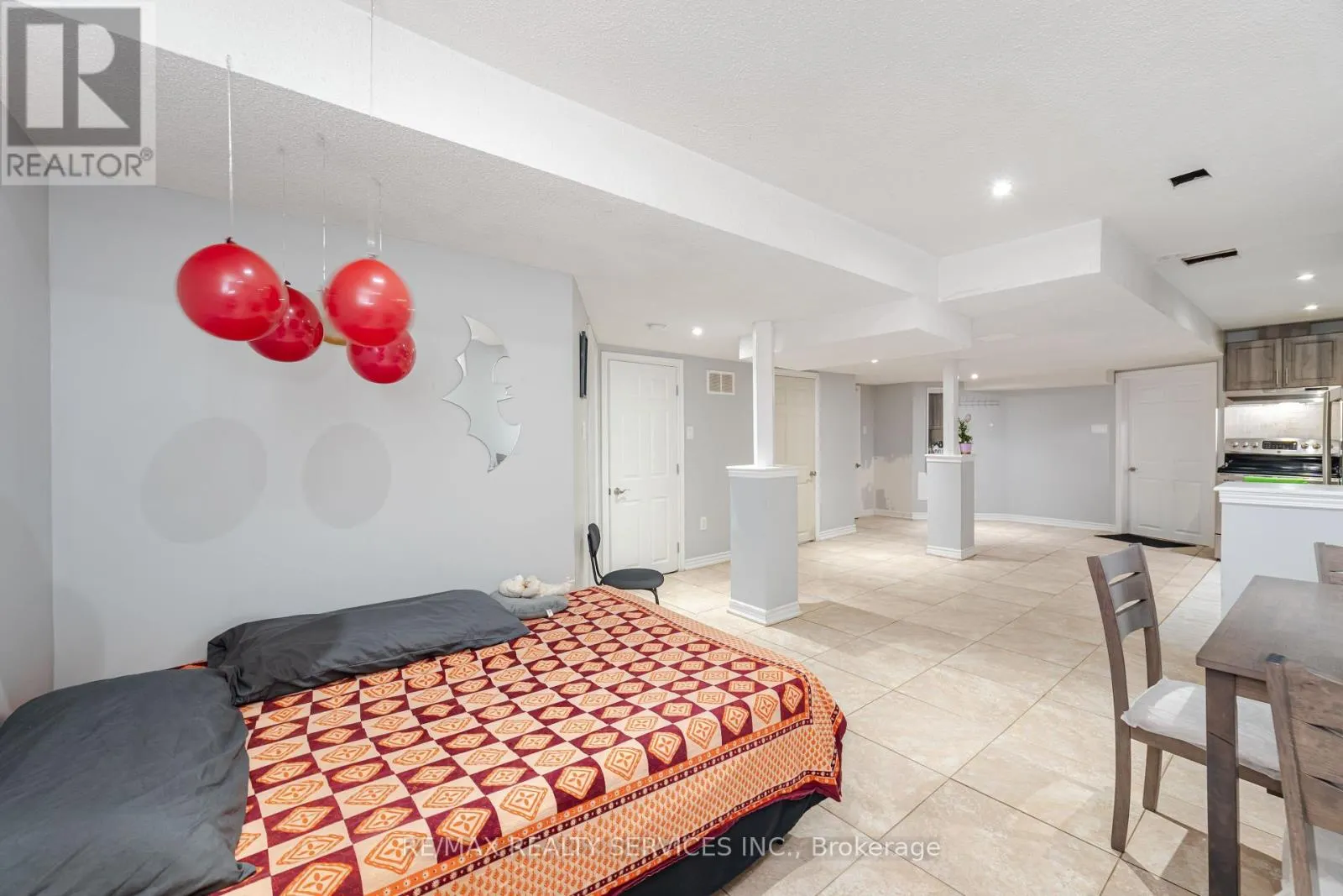 27 HARDGATE CRESCENT