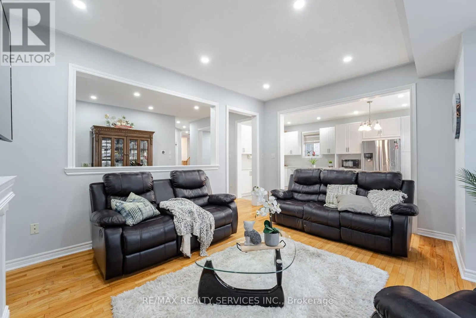 27 HARDGATE CRESCENT
