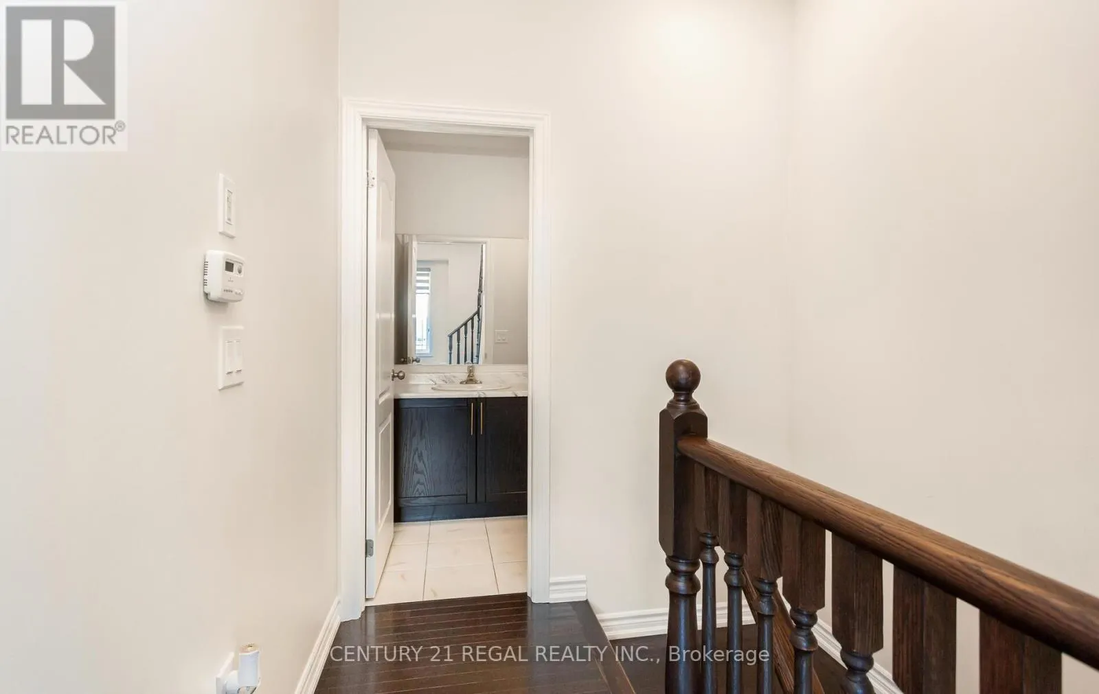 3 GLASSON LANE S