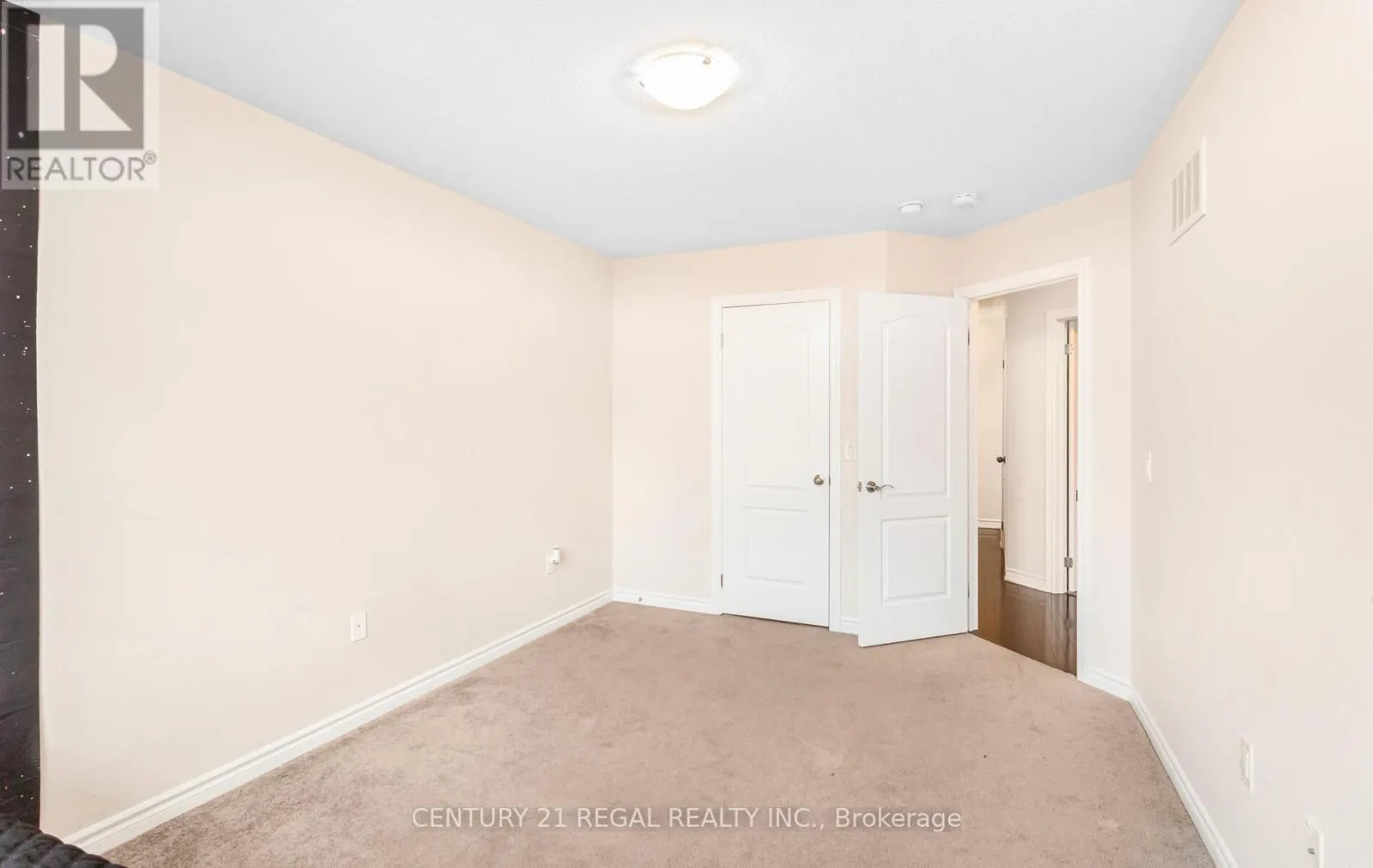 3 GLASSON LANE S