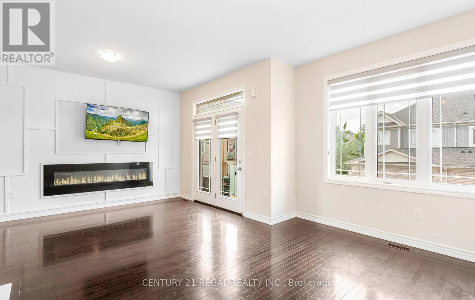 3 GLASSON LANE S