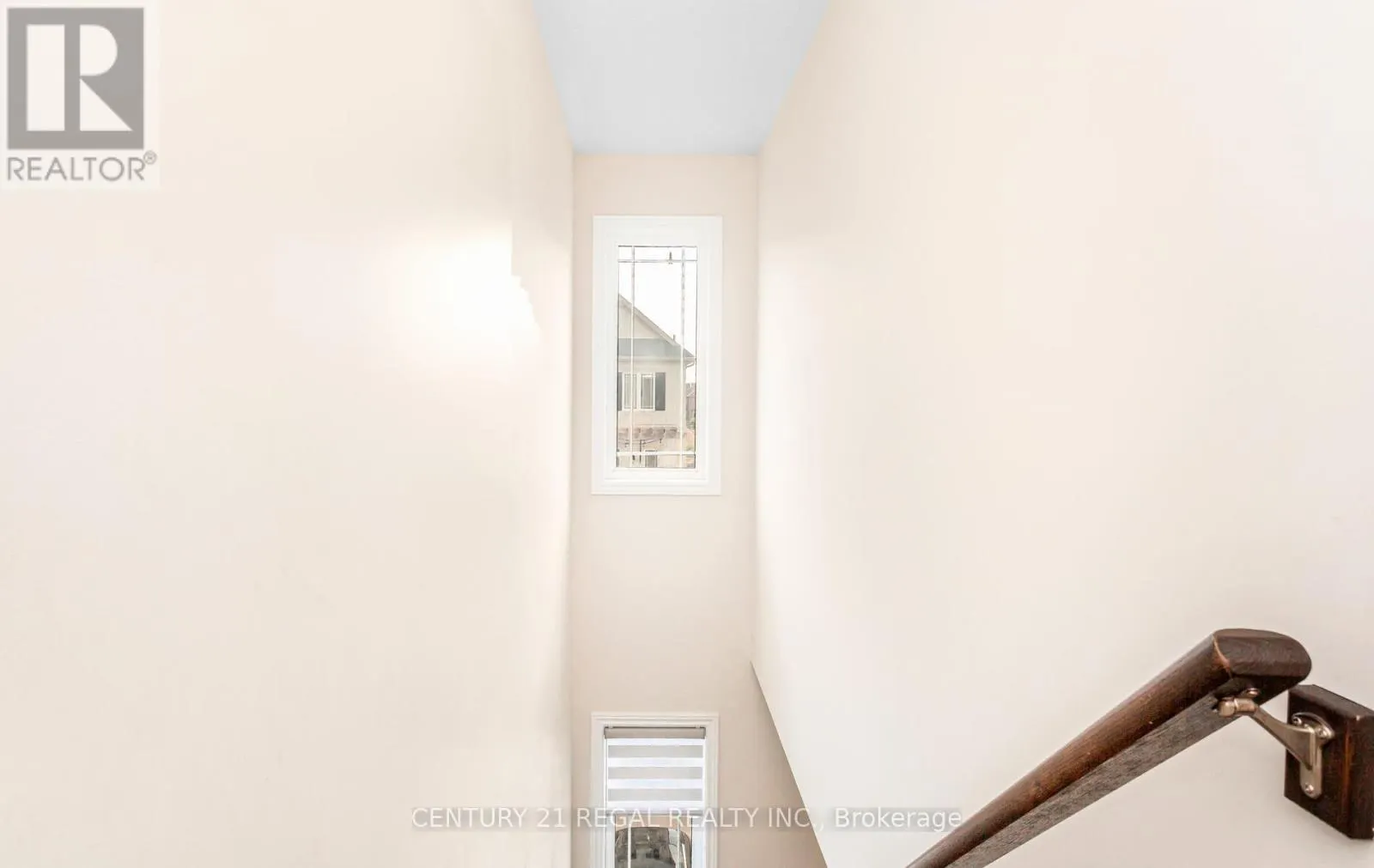 3 GLASSON LANE S