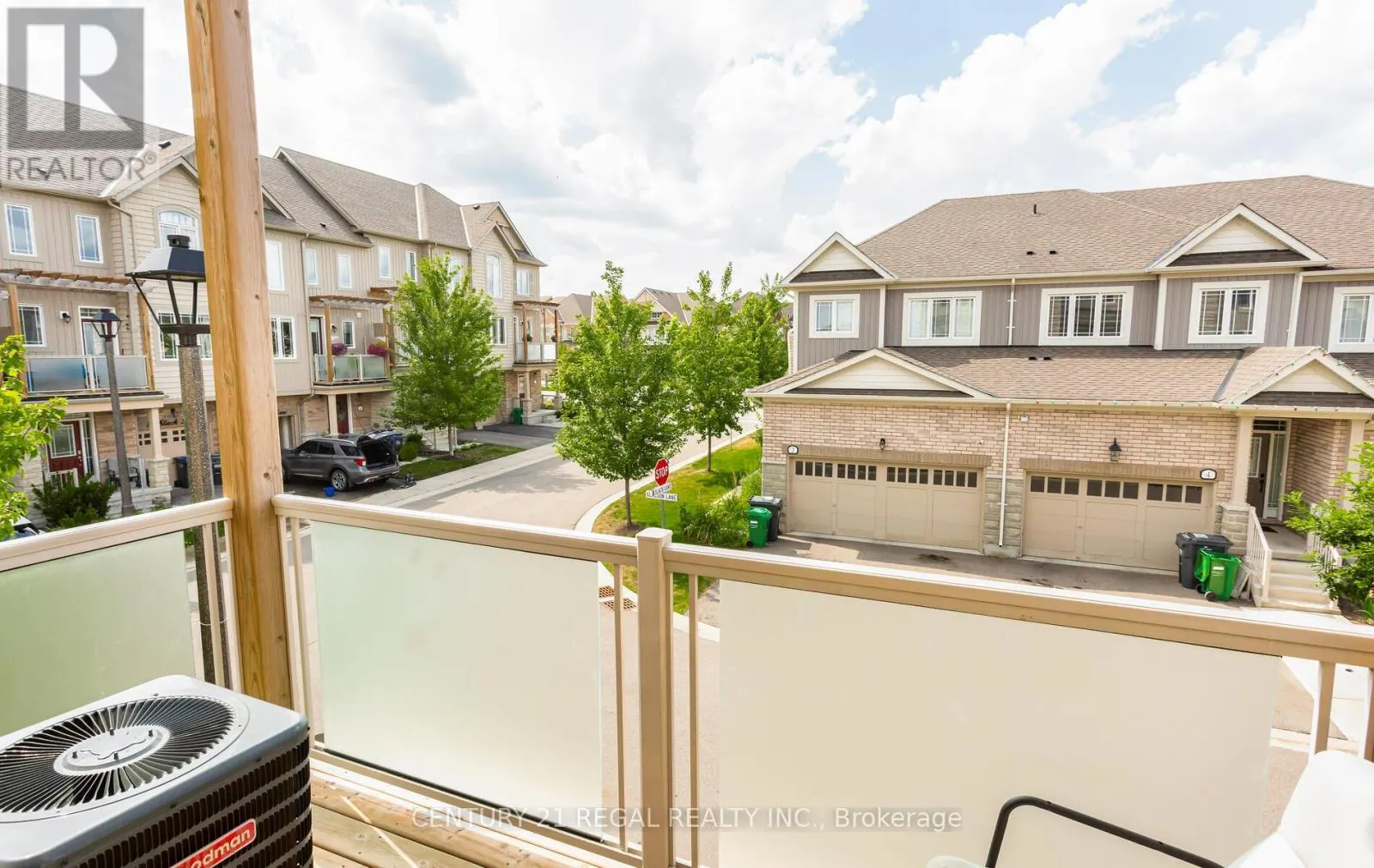 3 GLASSON LANE S