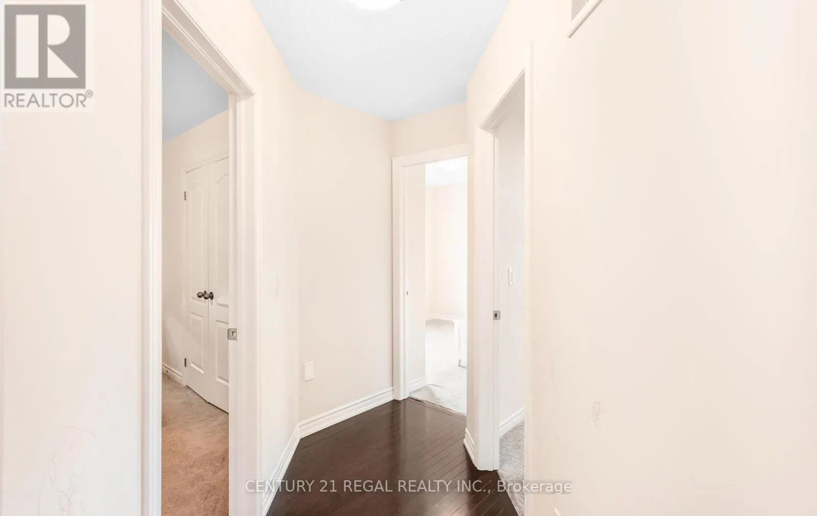 3 GLASSON LANE S