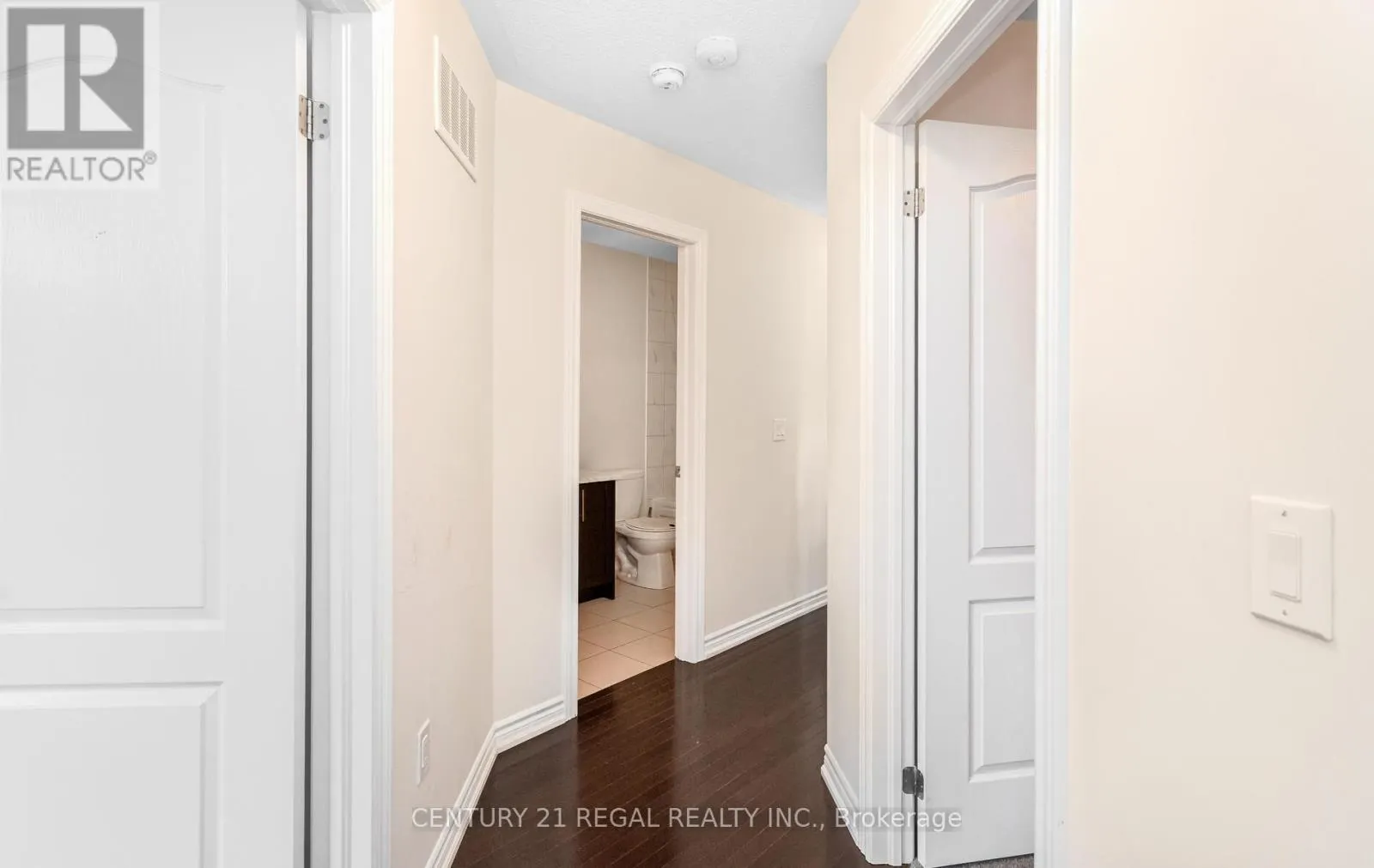 3 GLASSON LANE S