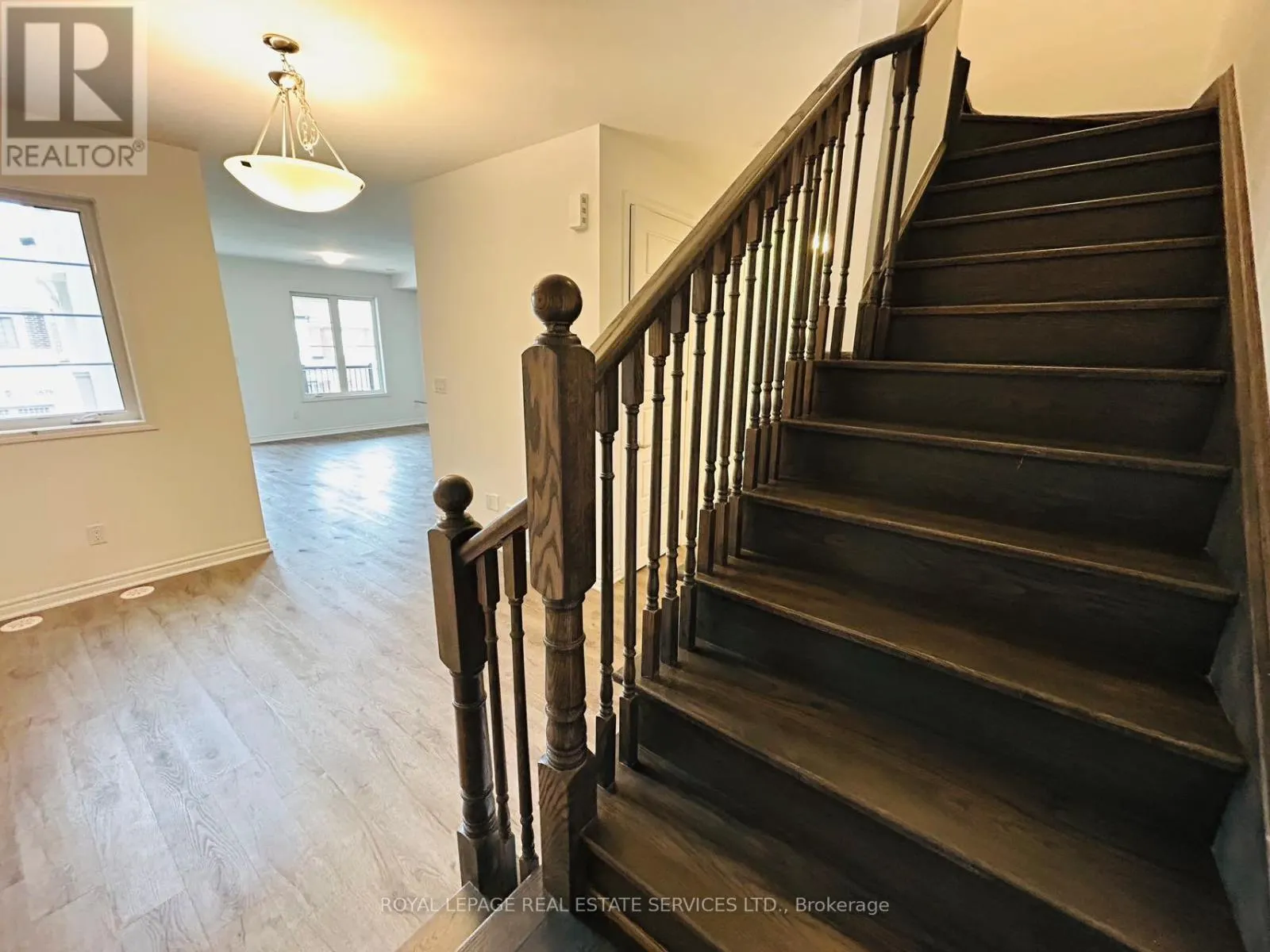 1577 MOIRA CRESCENT