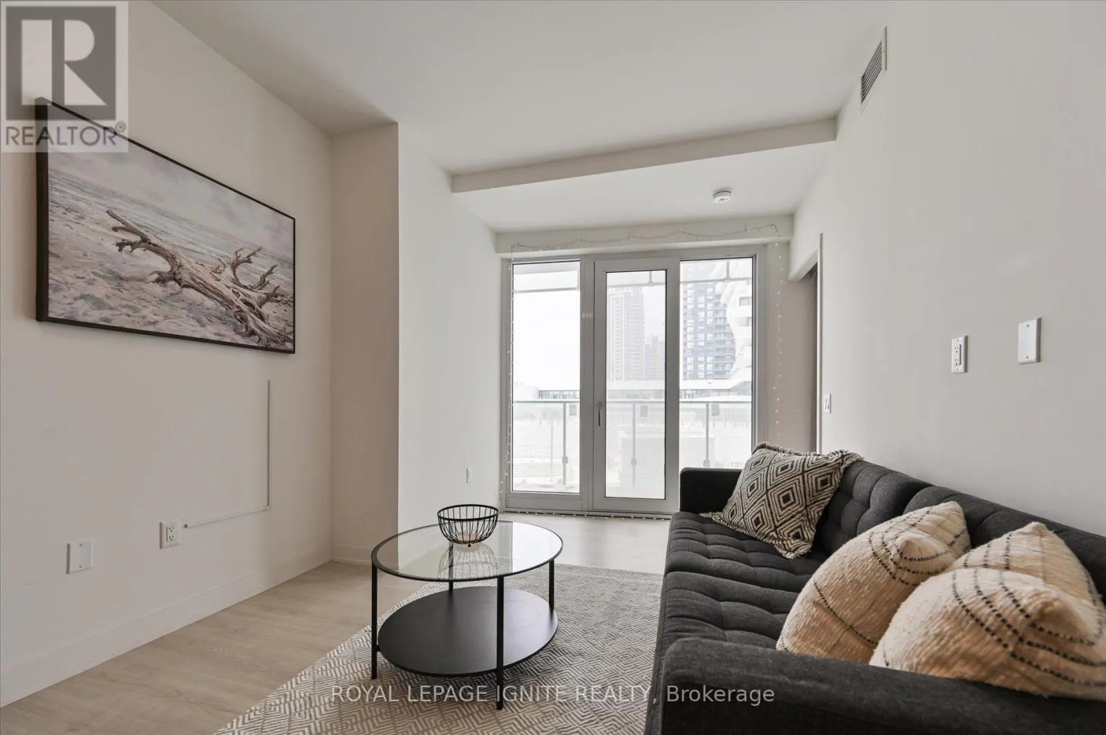 501 - 3883 QUARTZ ROAD