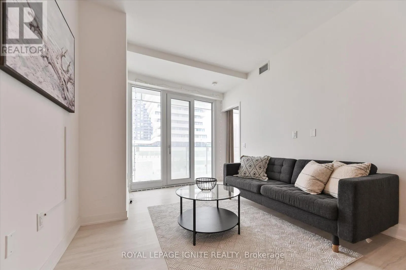 501 - 3883 QUARTZ ROAD